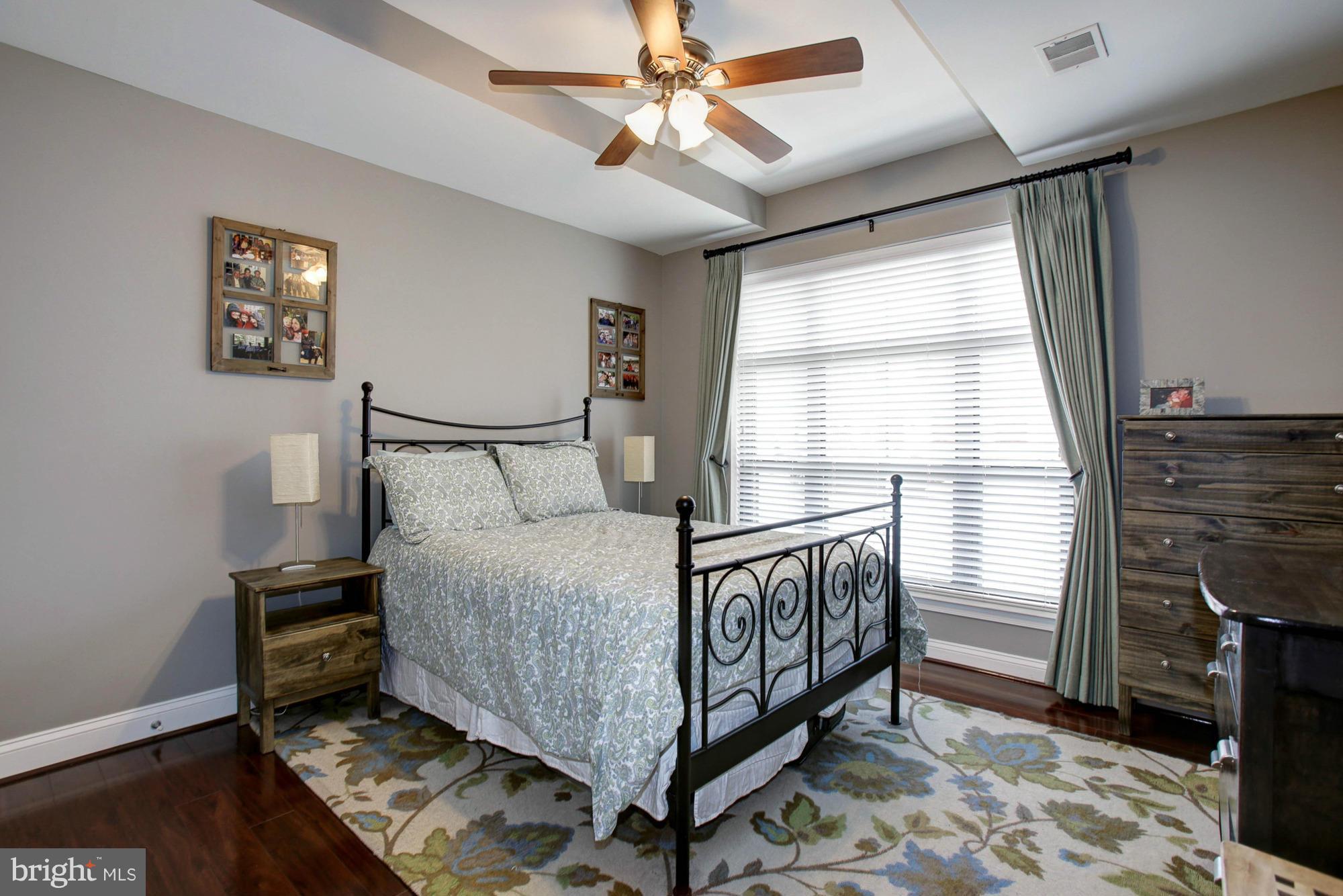 THE HENRY - Residential