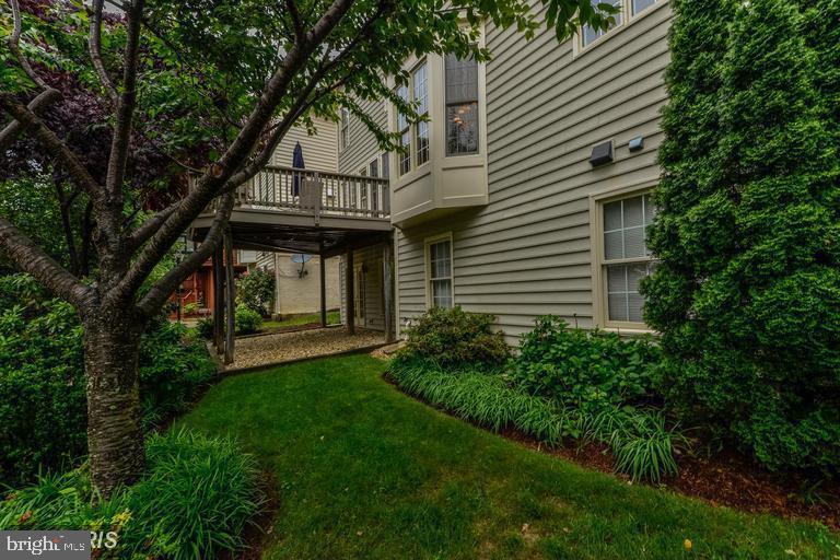 GROSVENOR WOODS - Residential Lease