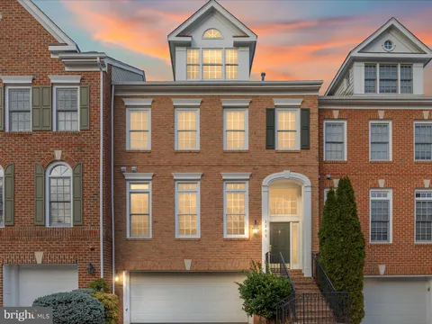 2305 Sawtooth Oak Court, Vienna, VA MLS: VAFX2229730
