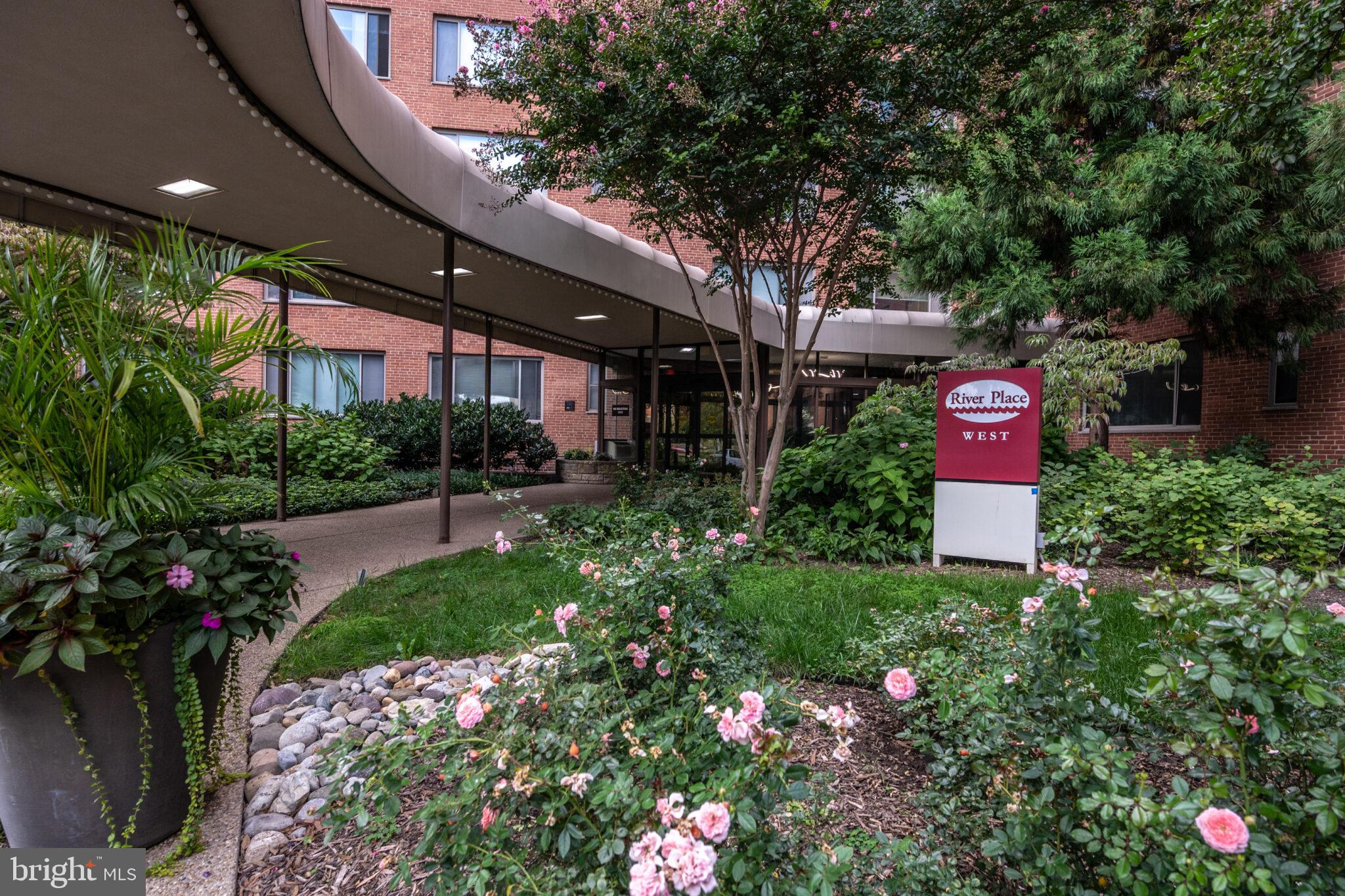 RIVER PLACE - Residential