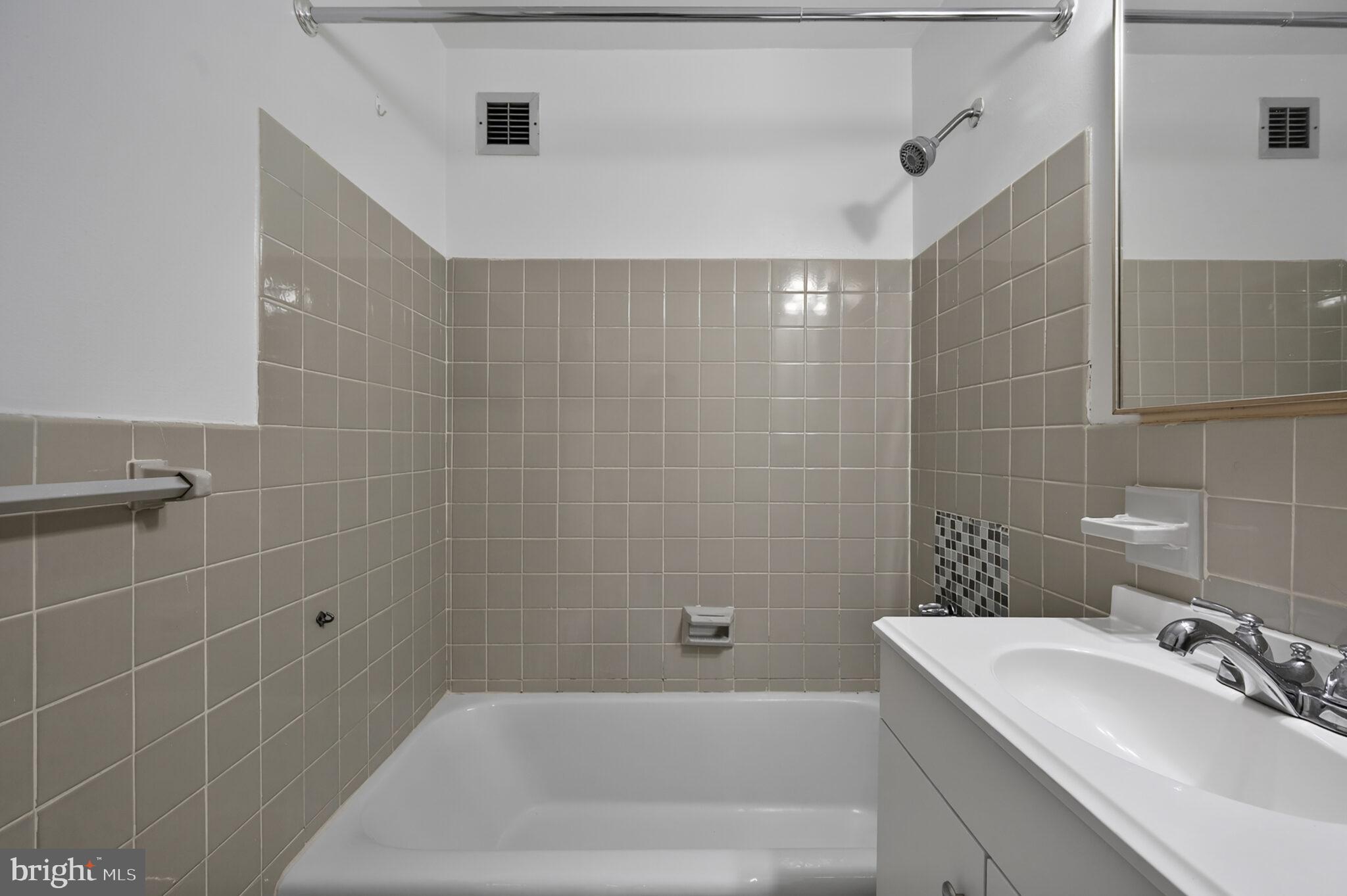 RIVER PLACE - Residential