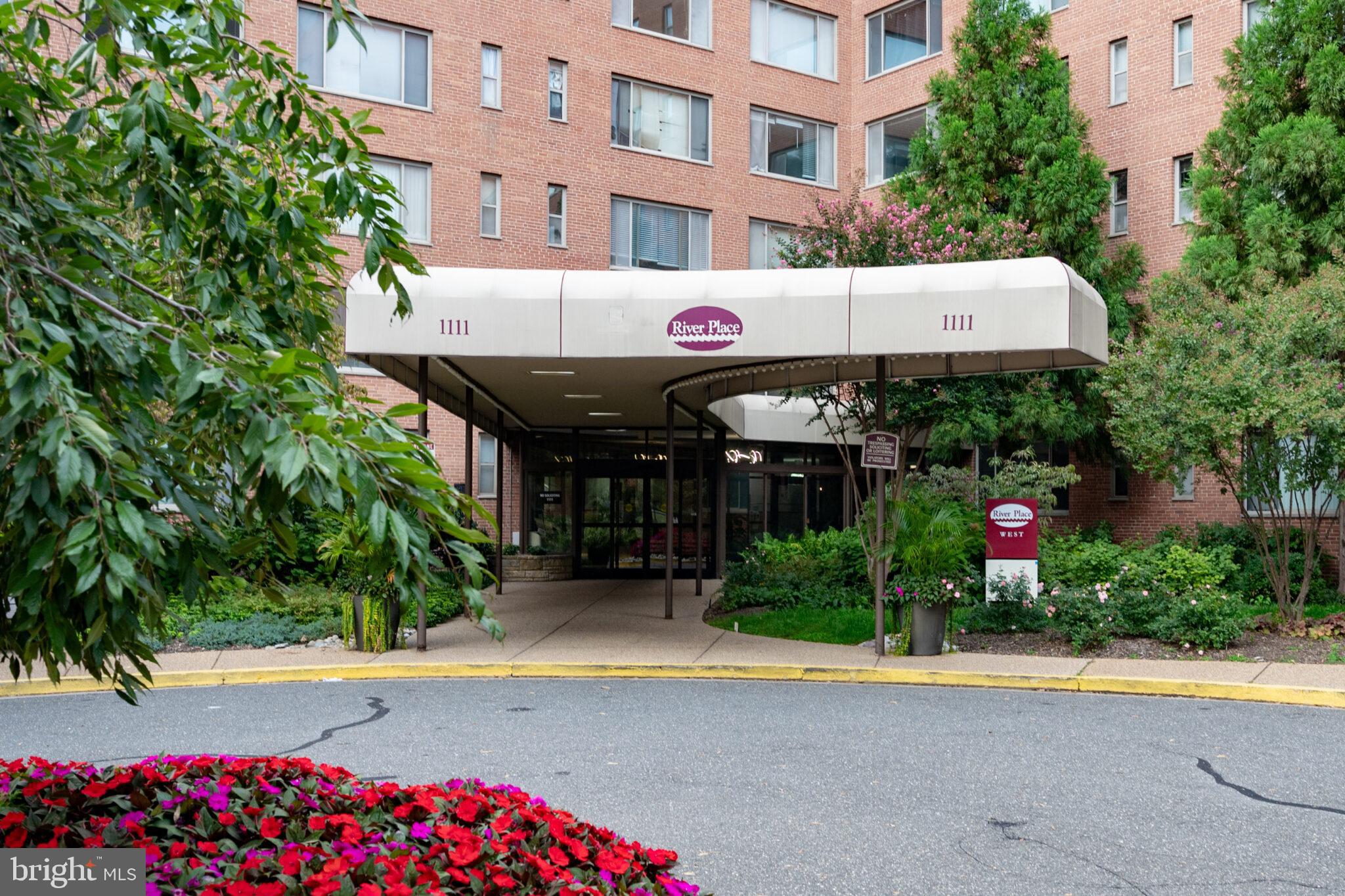 RIVER PLACE - Residential