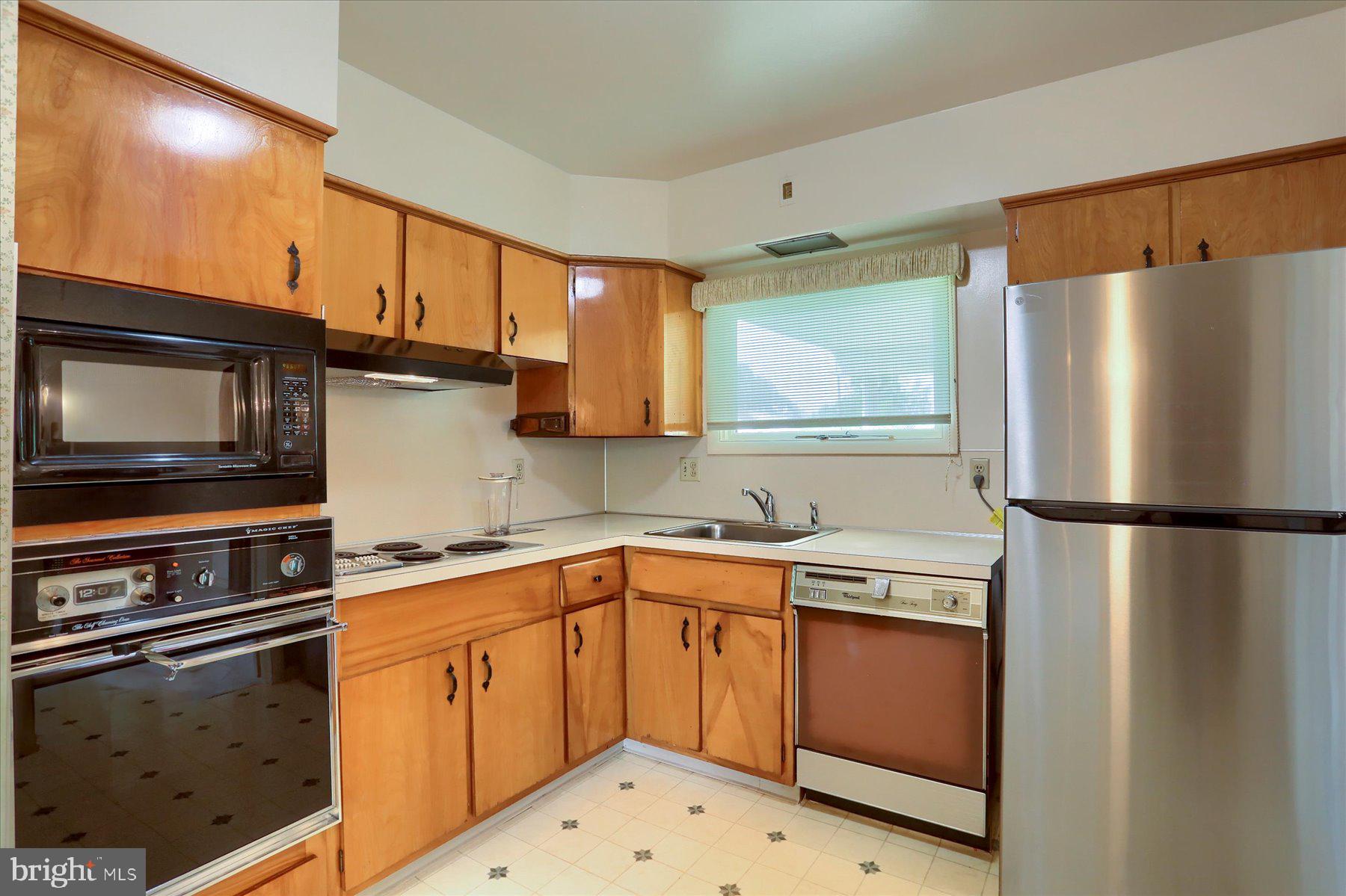 RIDGEWAY KNOLLS - Residential