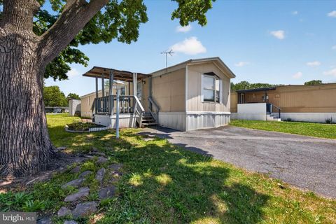 Mobile Home For Sale - 17 Caravan Court<br/> Dauphin County, MIDDLETOWN, PA 17057