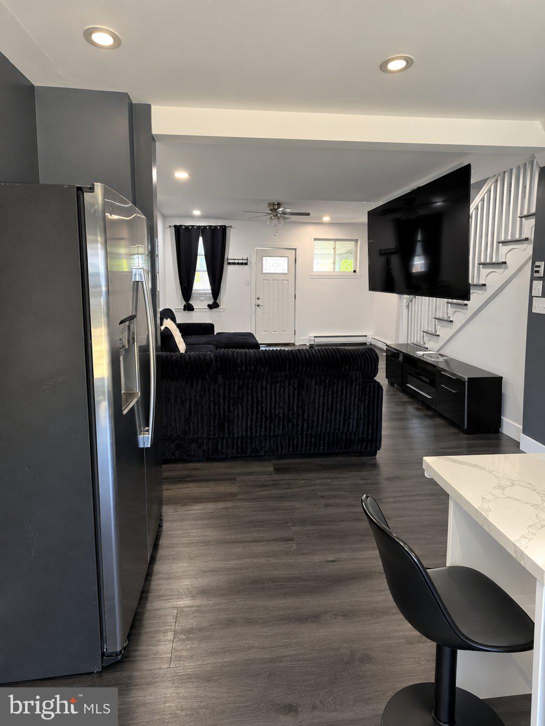 6742 DICKS AVENUE