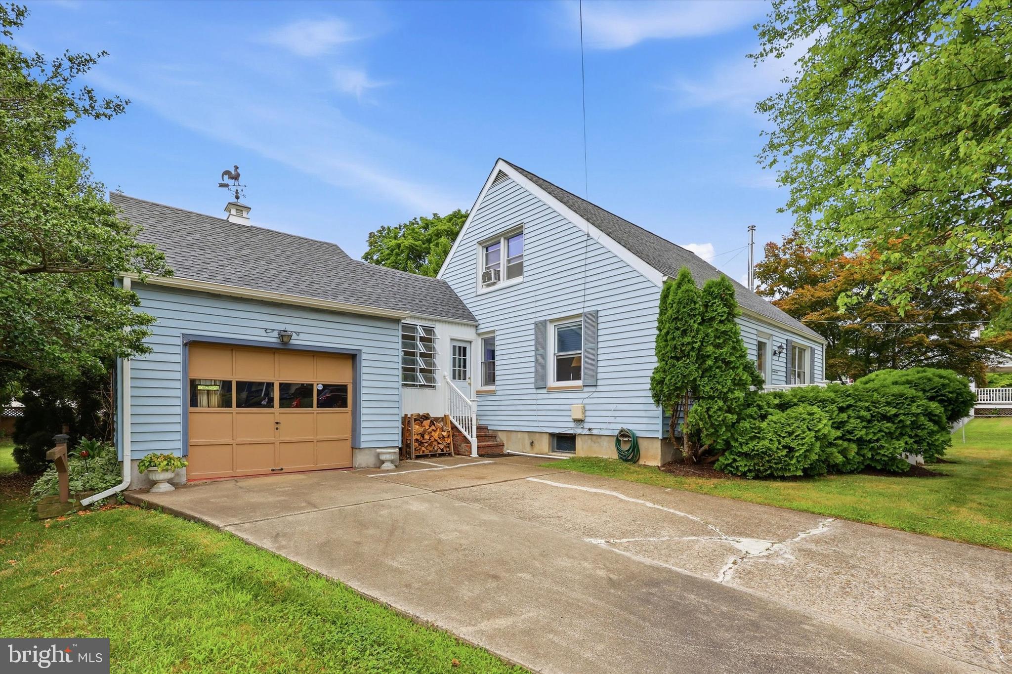 24 HILLMAN AVENUE