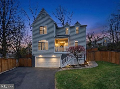 Photo of 1621 S Taylor Street, ARLINGTON, VA 22204 (MLS # VAAR2069762)