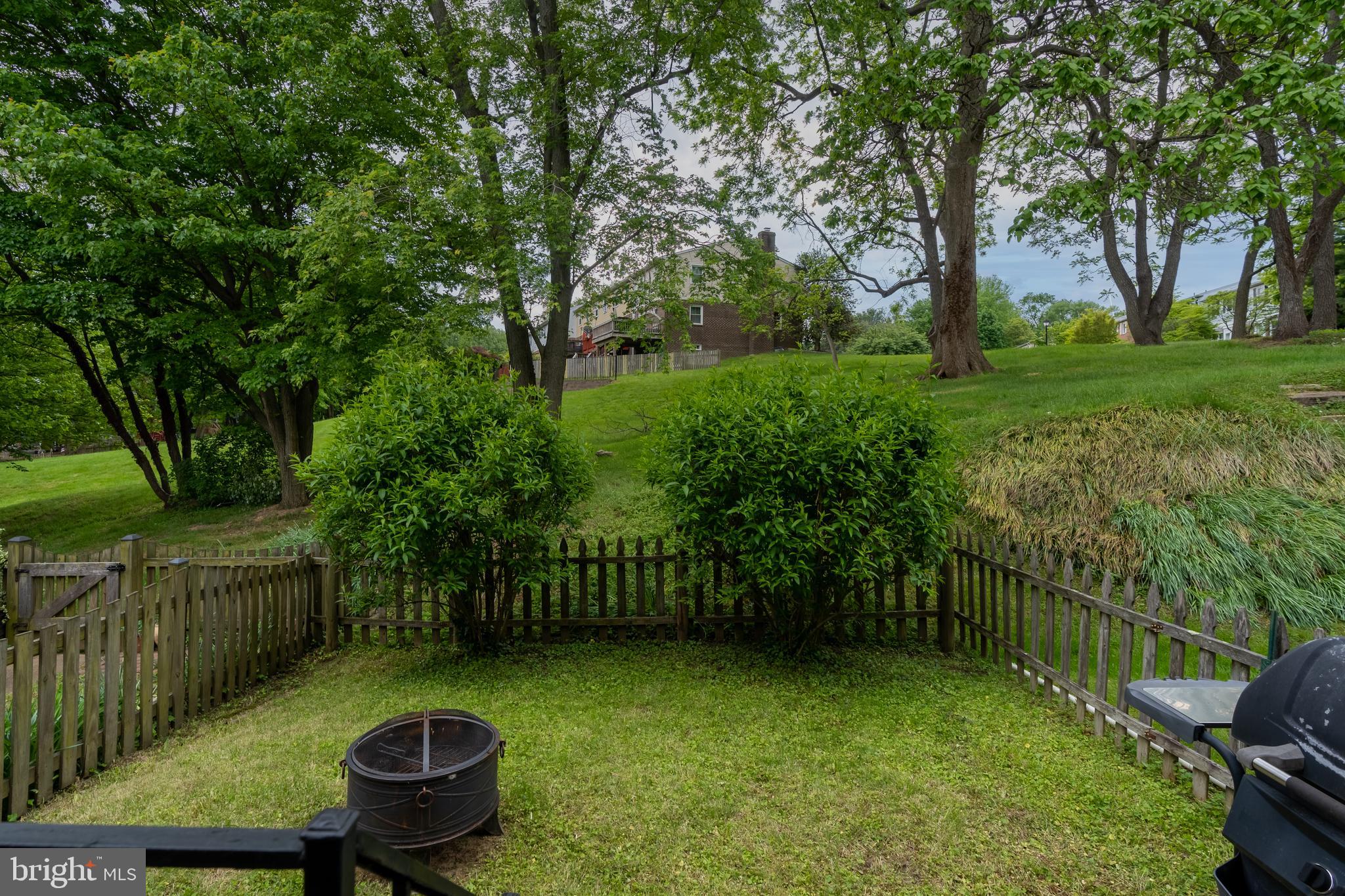 DOUBLE ROCK TOWNHOUSES - Residential