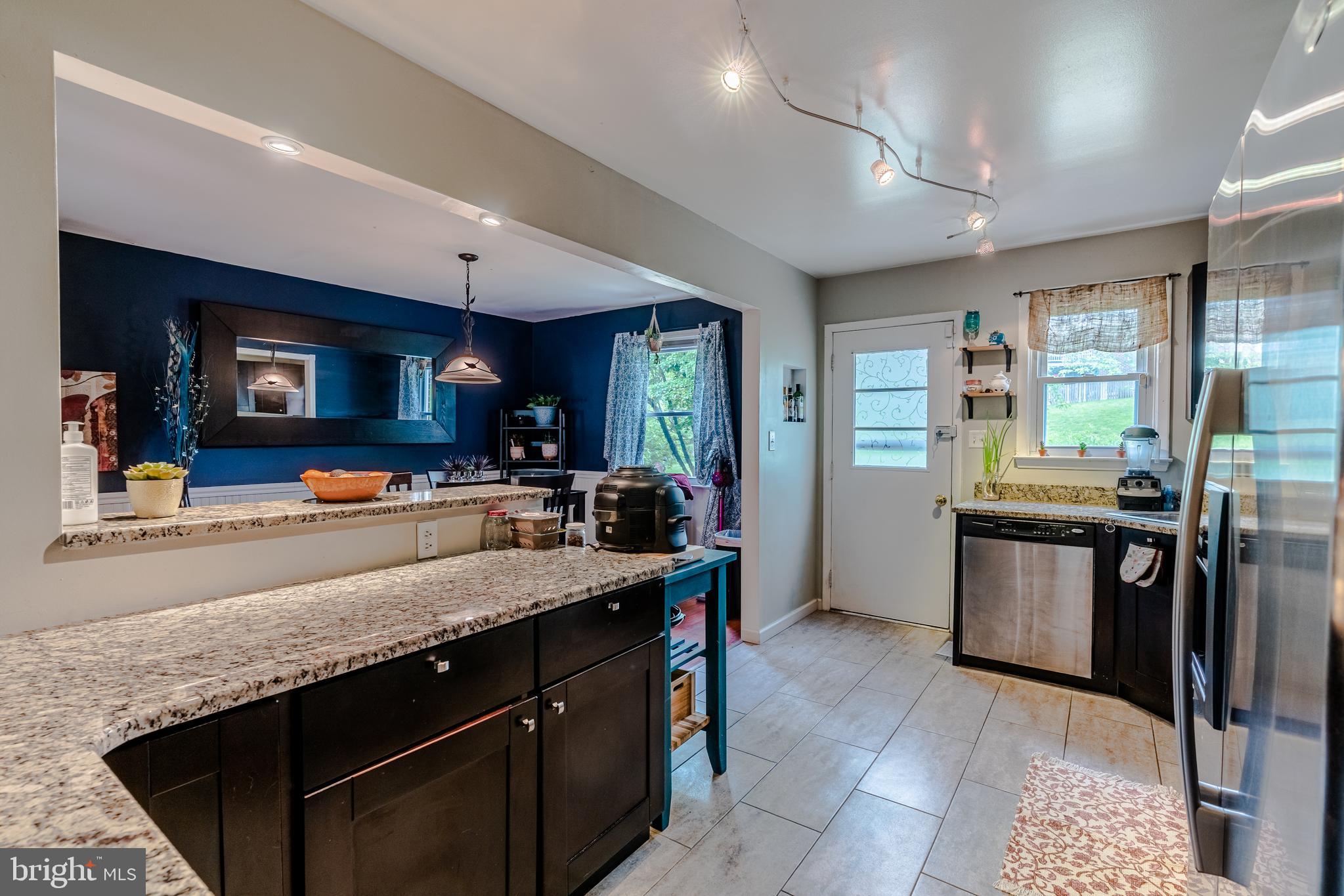 DOUBLE ROCK TOWNHOUSES - Residential