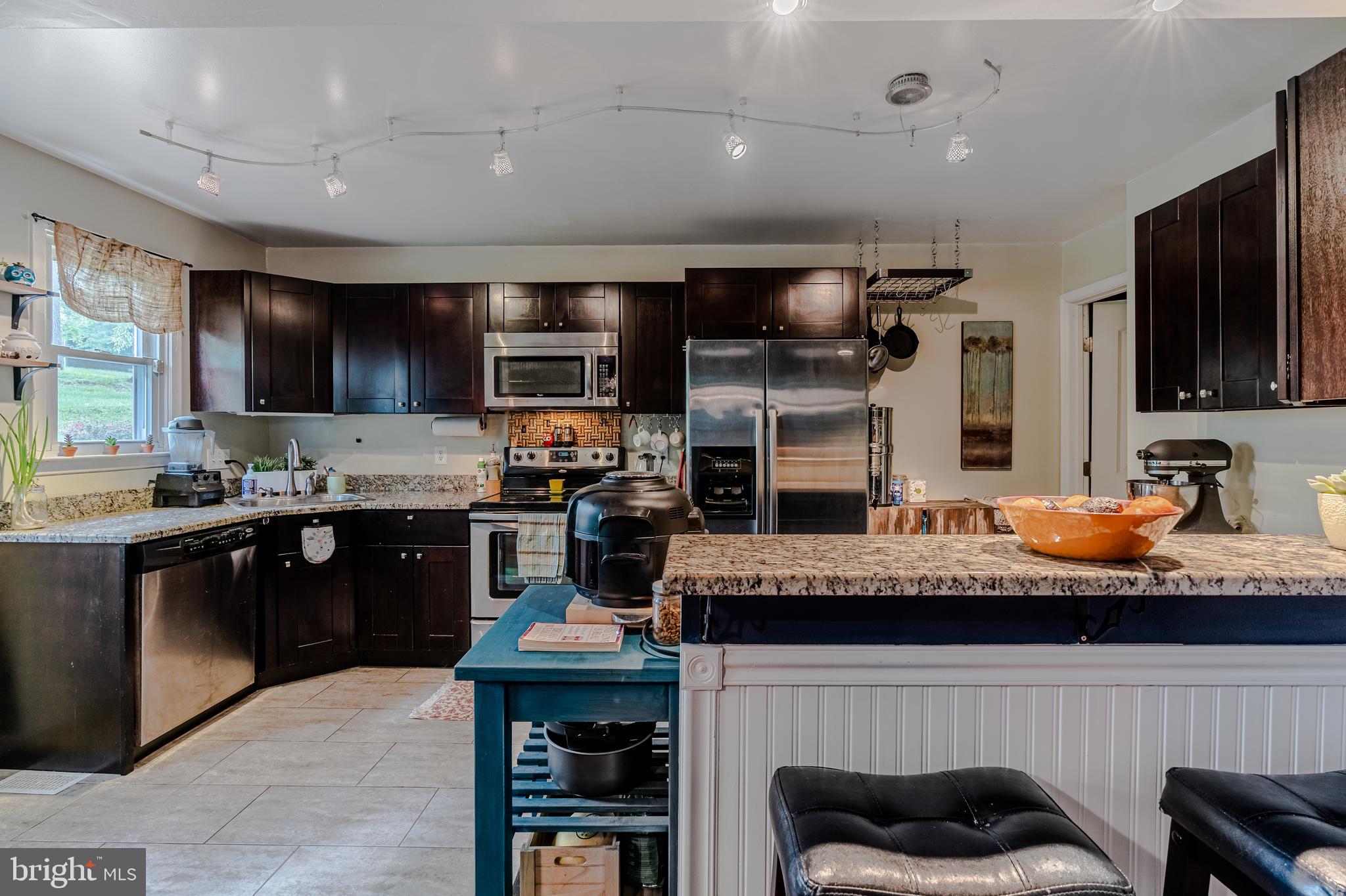 DOUBLE ROCK TOWNHOUSES - Residential