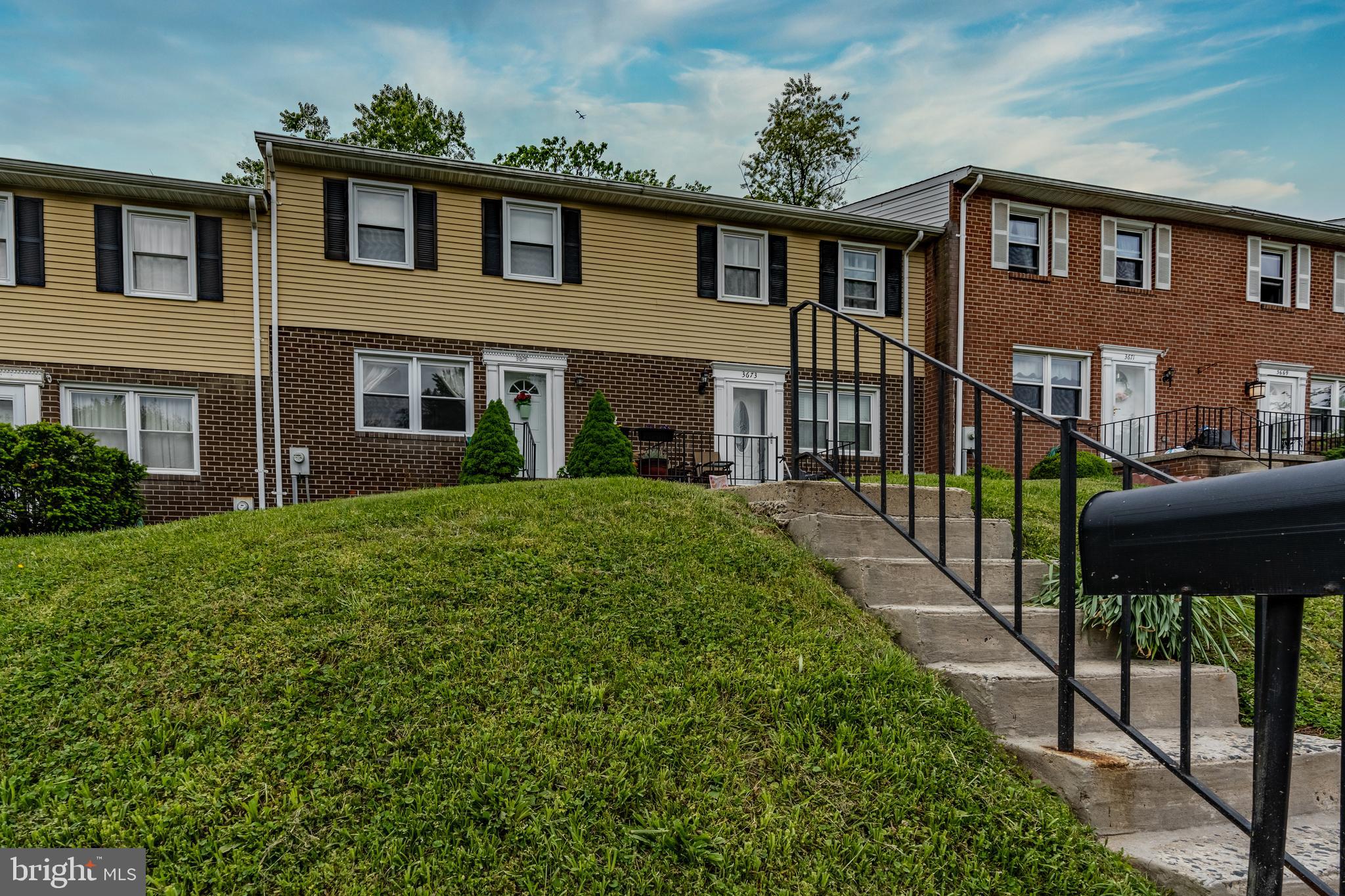 DOUBLE ROCK TOWNHOUSES - Residential