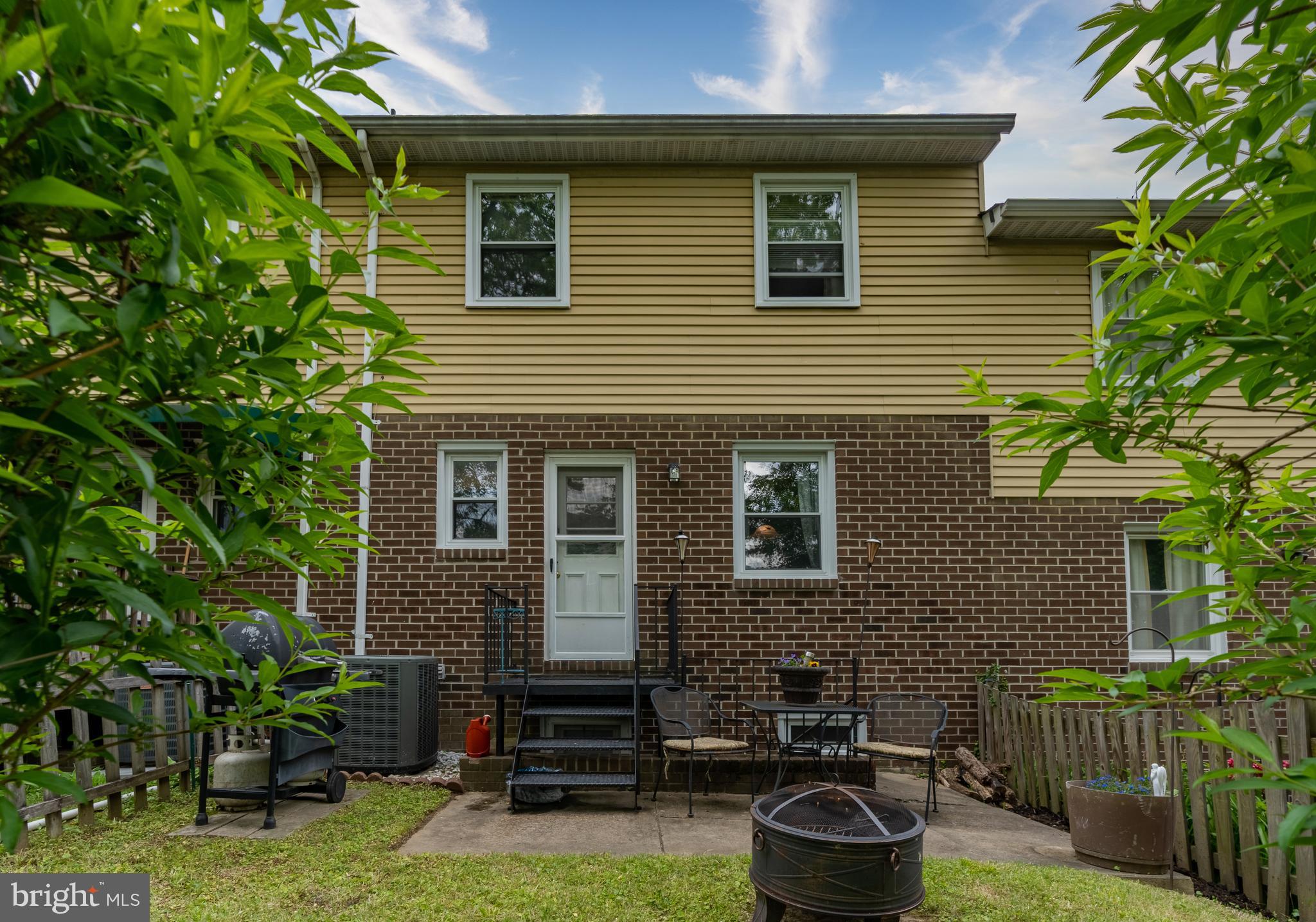 DOUBLE ROCK TOWNHOUSES - Residential
