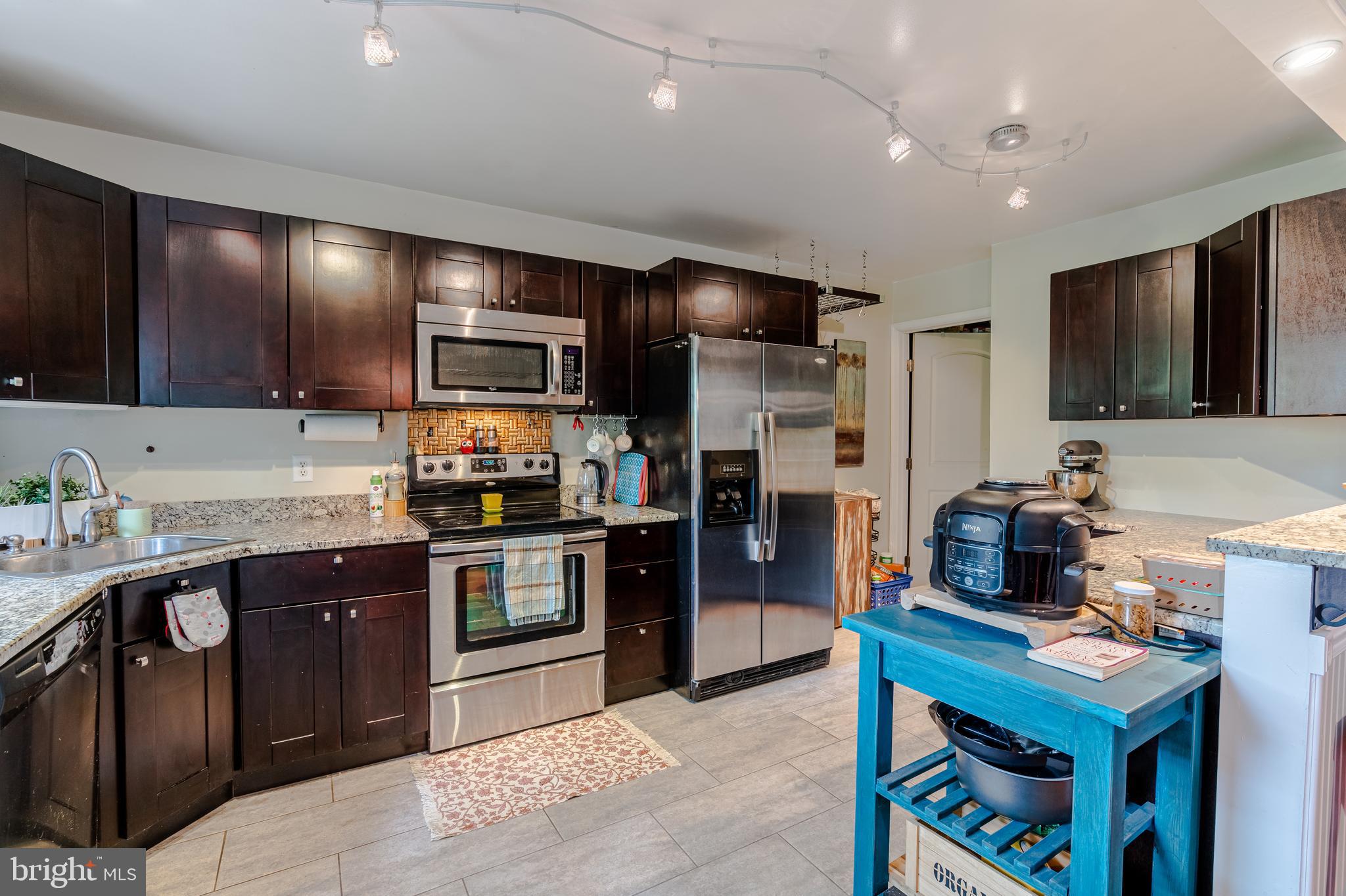 DOUBLE ROCK TOWNHOUSES - Residential