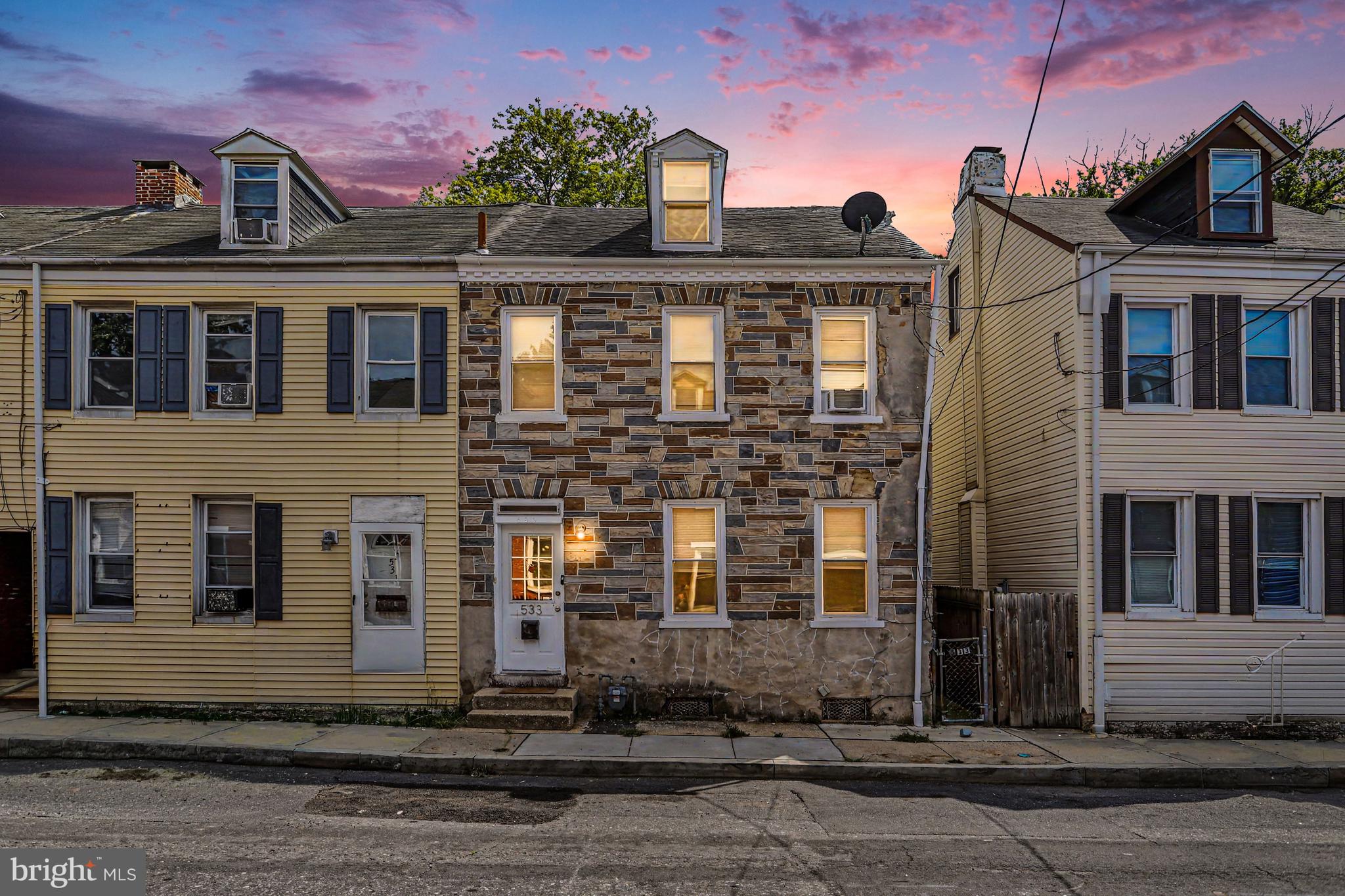 533 WOODWARD STREET