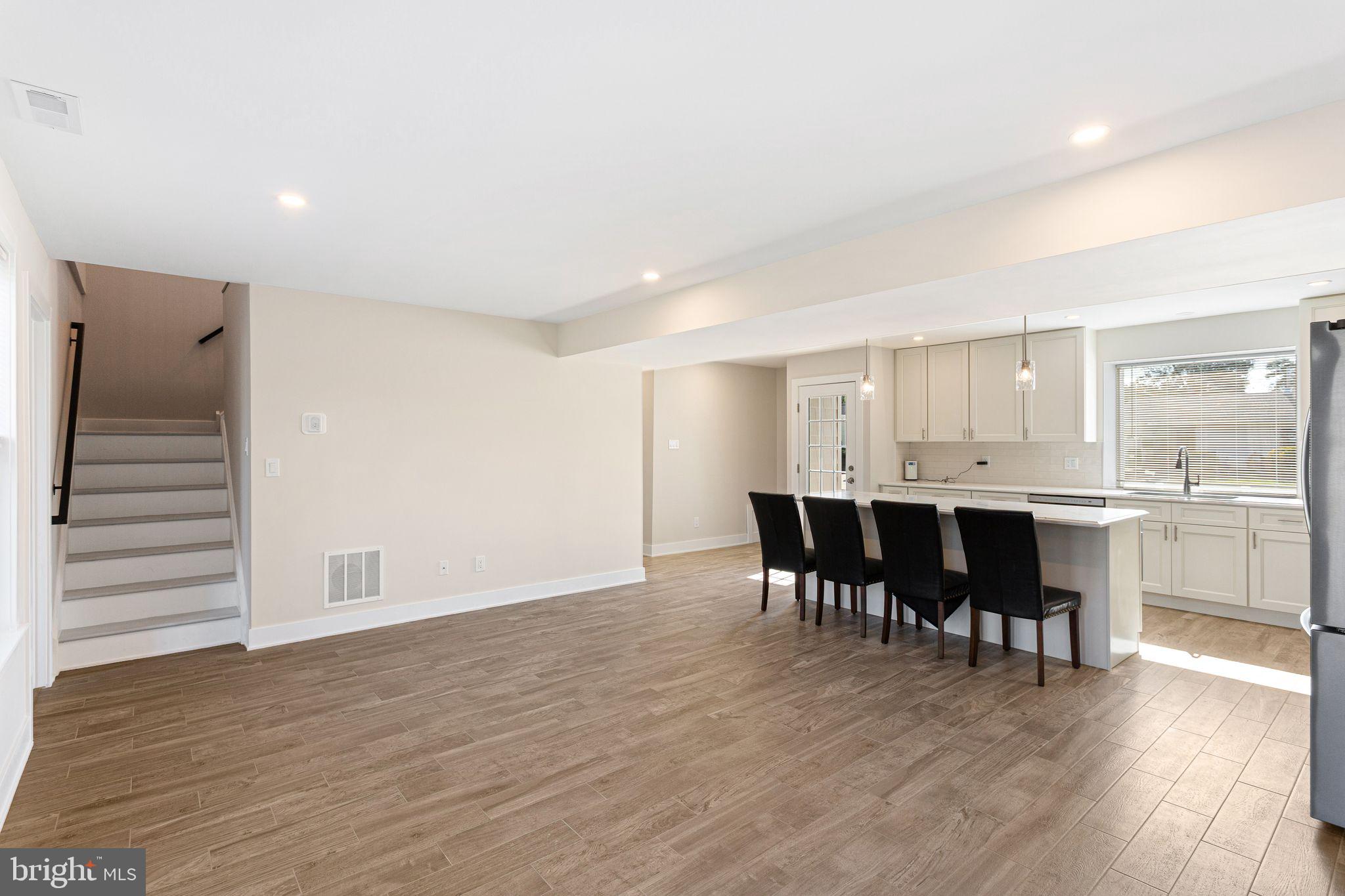 6 MEADOW LANE