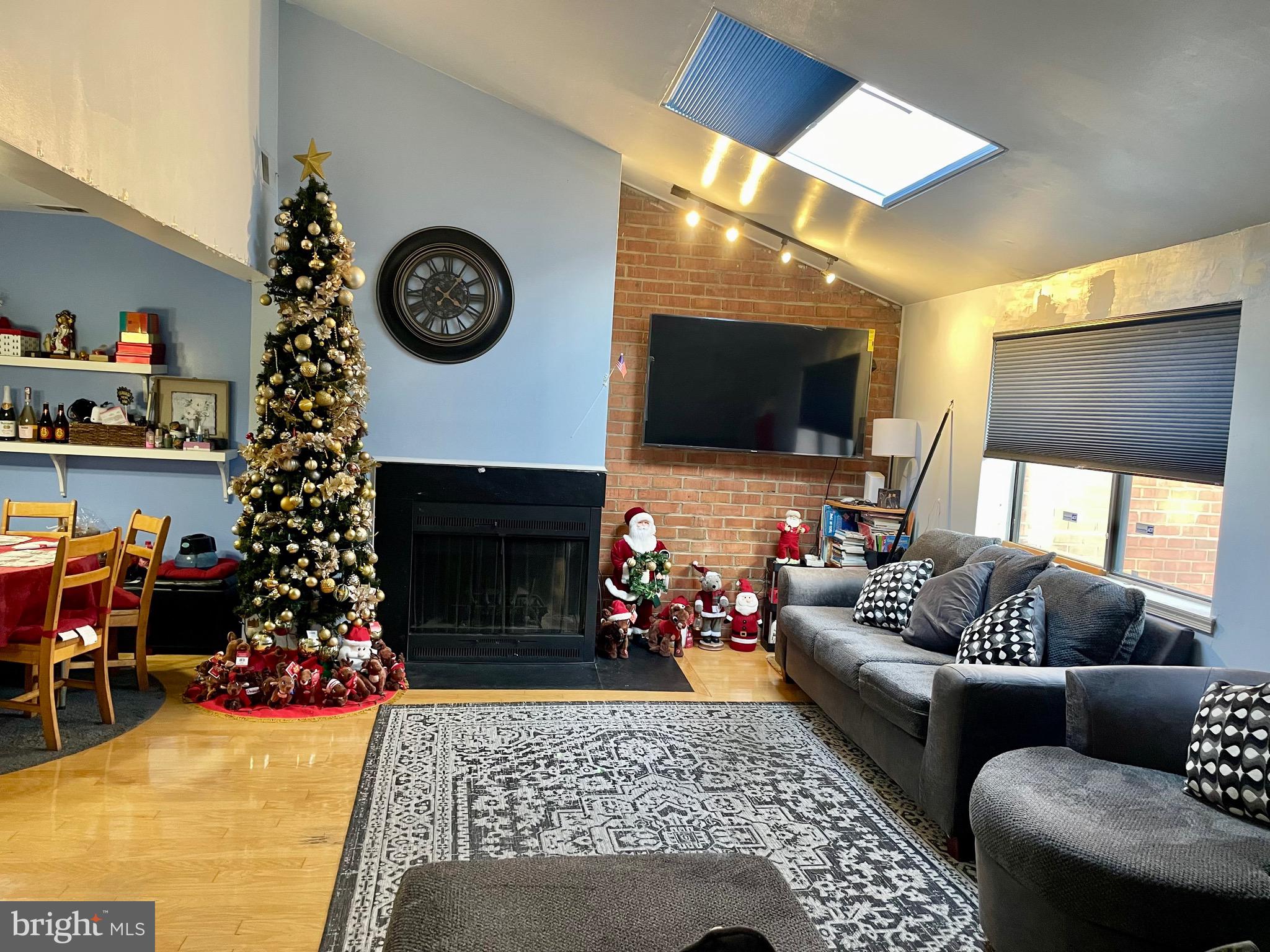 3407 SUMMIT COURT NE 3407