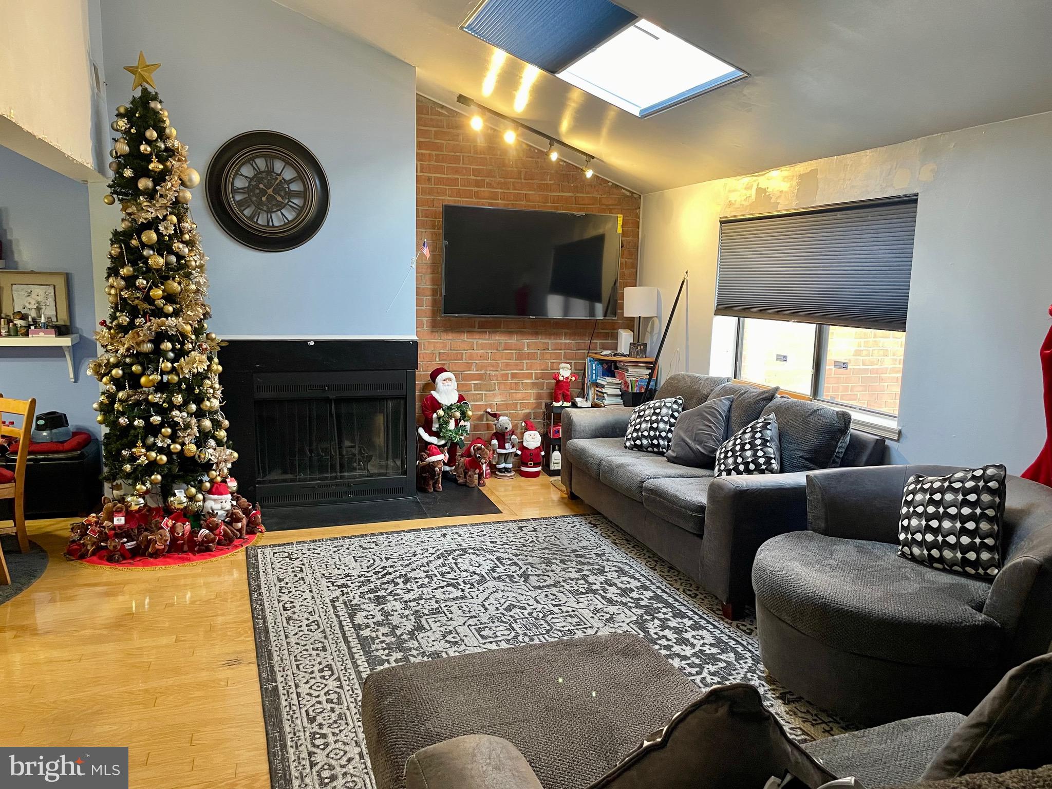 3407 SUMMIT COURT NE 3407