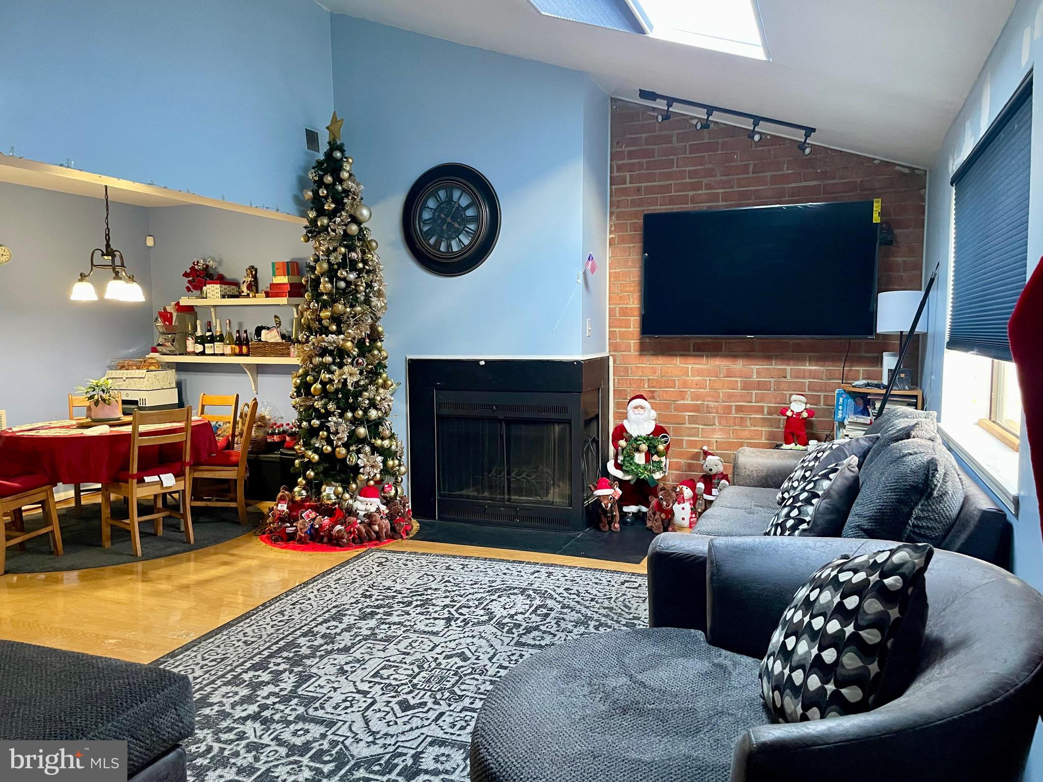 3407 SUMMIT COURT NE 3407