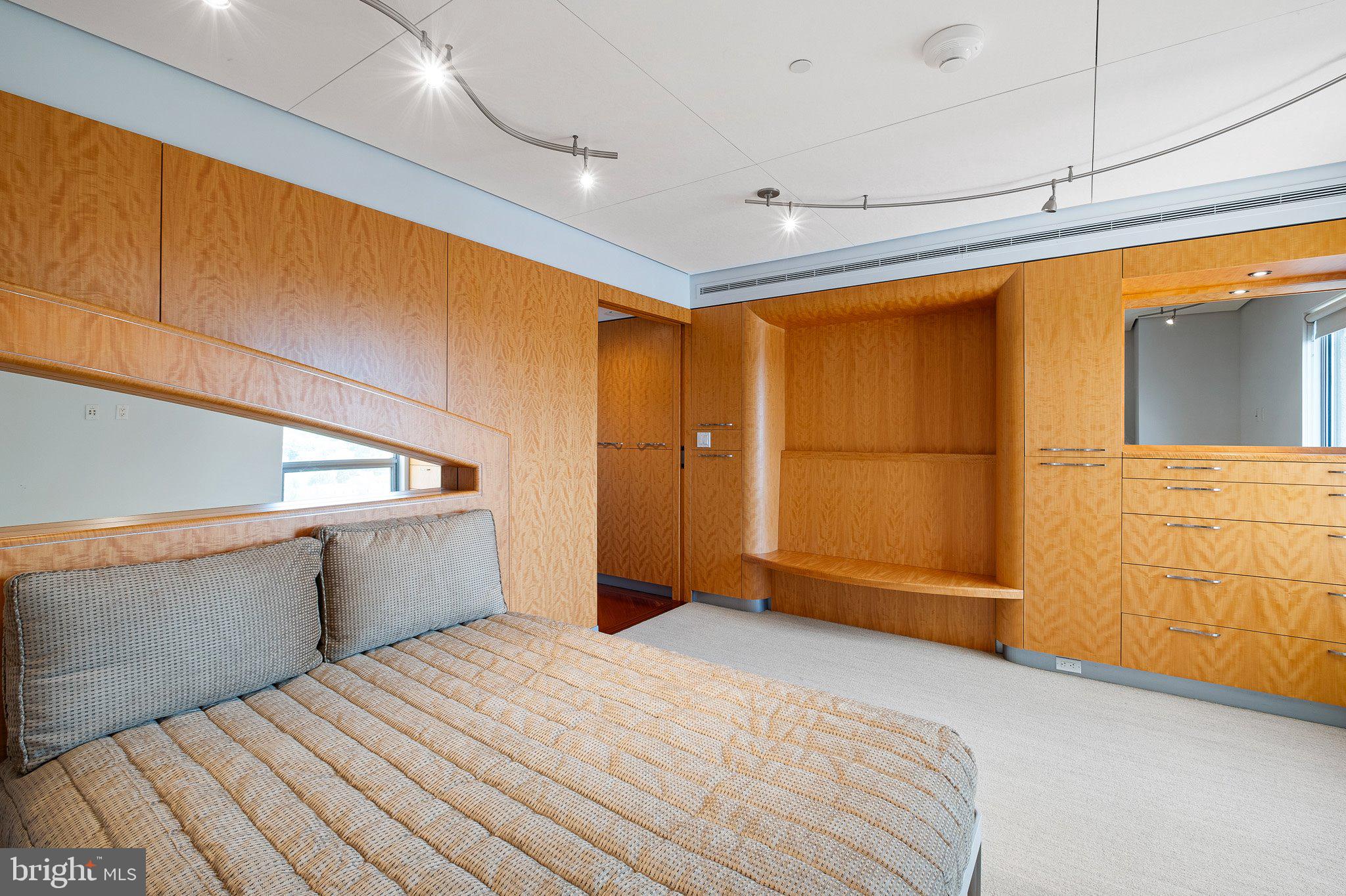 PARK PLAZA - Residential