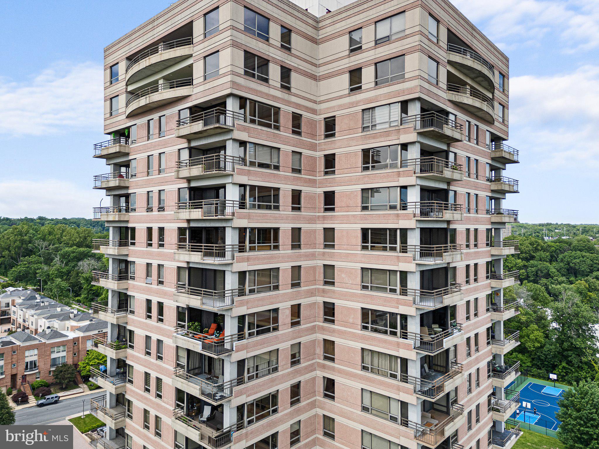 PARK PLAZA - Residential