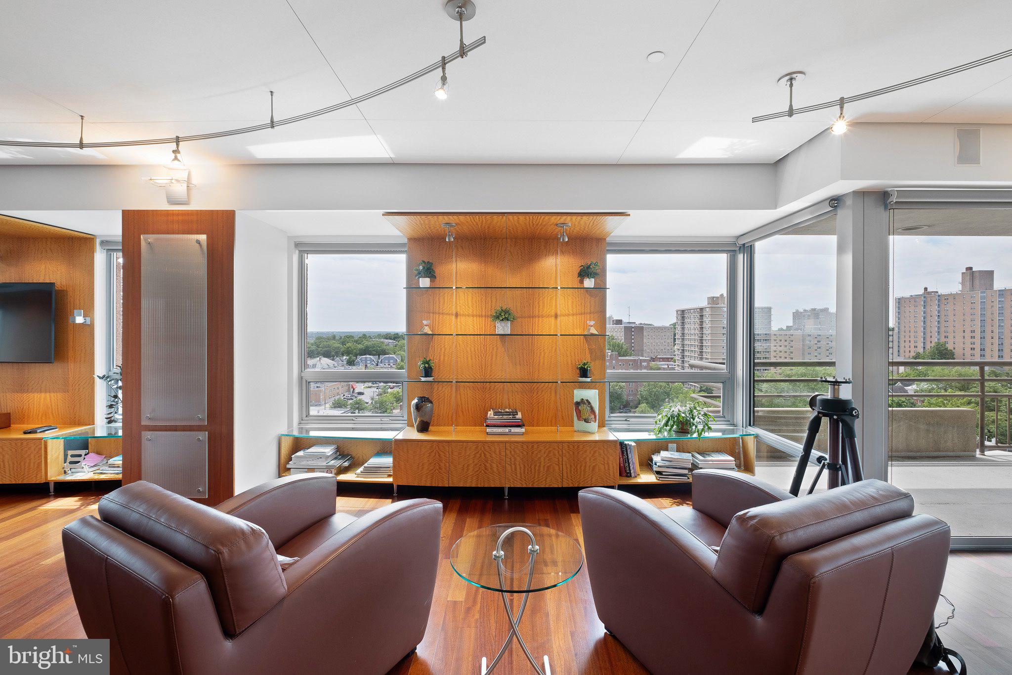 1100 LOVERING AVENUE UNIT 1304