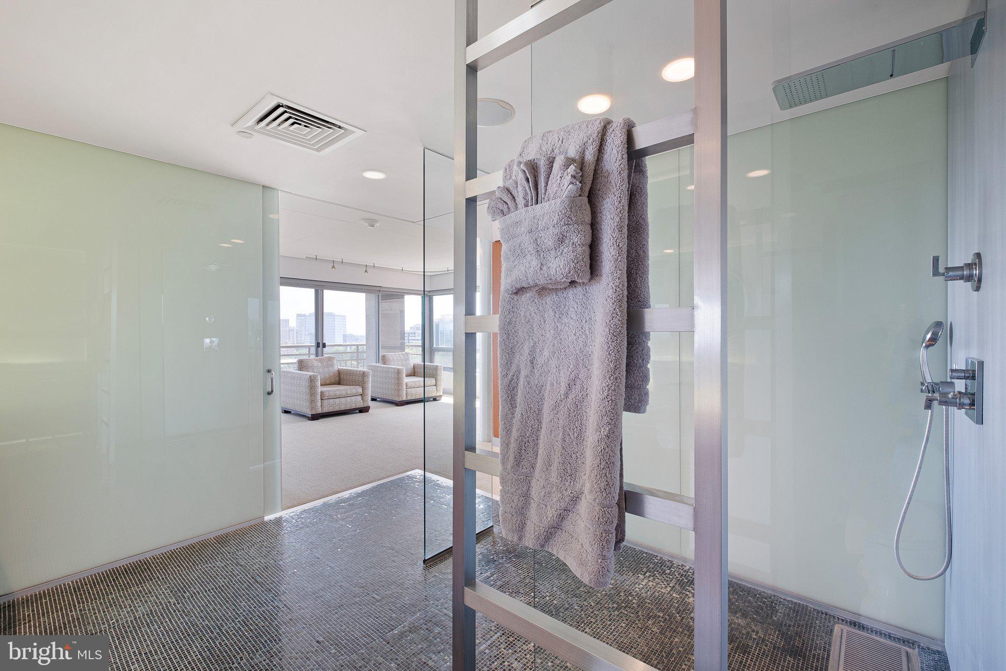 PARK PLAZA - Residential