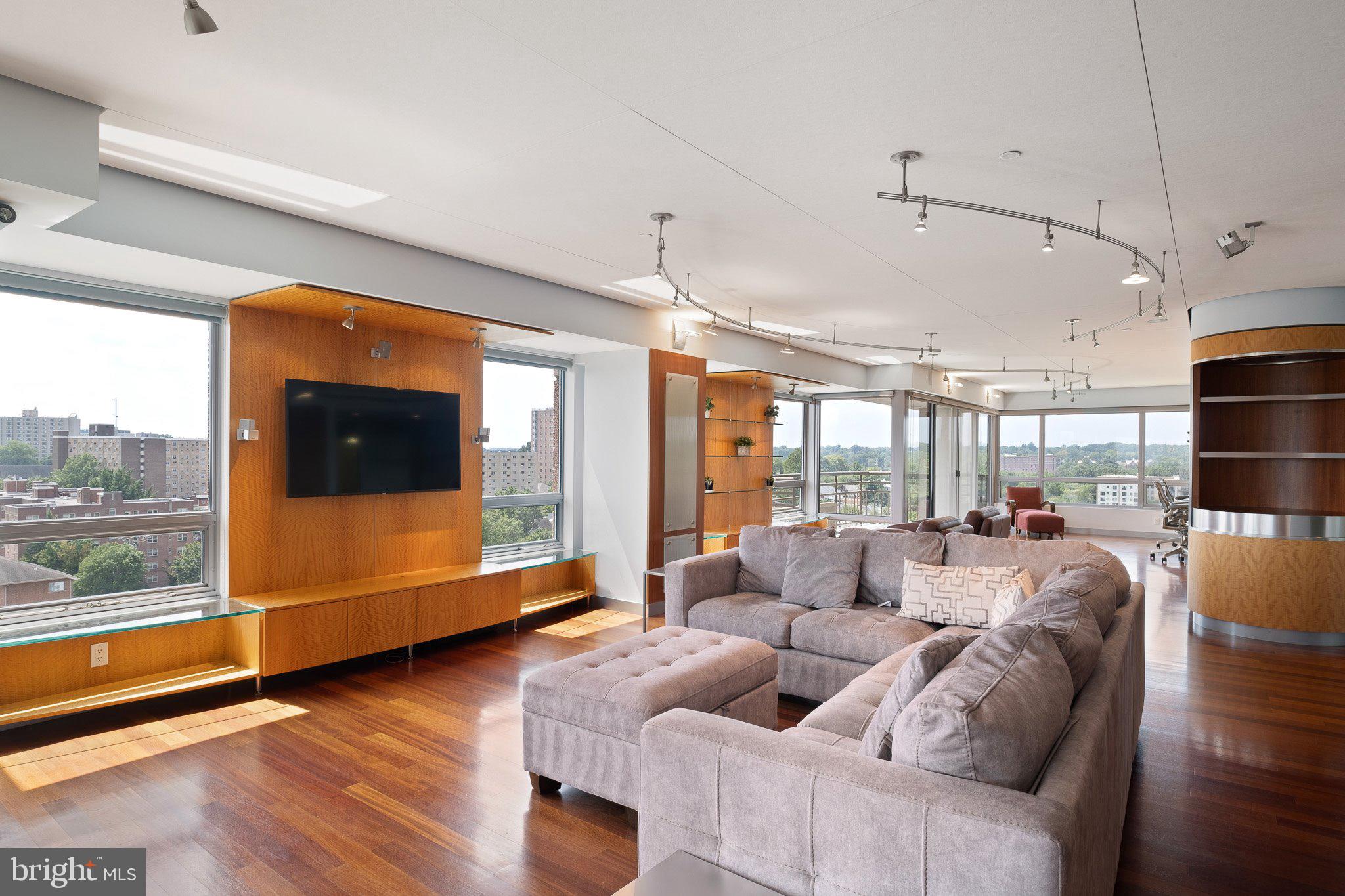 1100 LOVERING AVENUE UNIT 1304