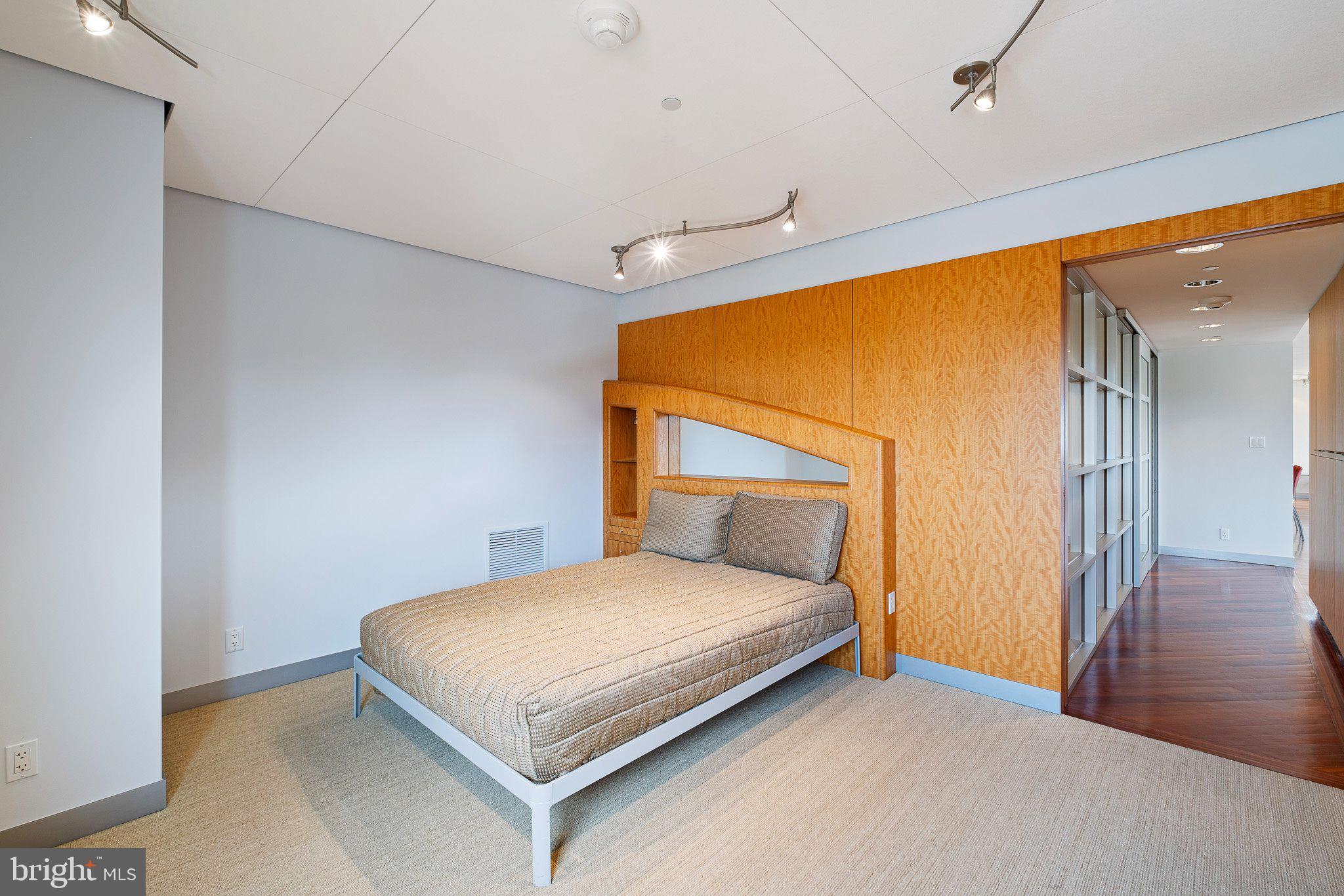 PARK PLAZA - Residential