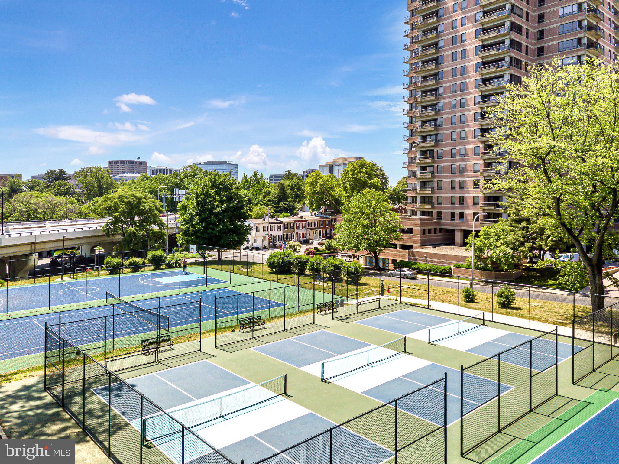 PARK PLAZA - Residential