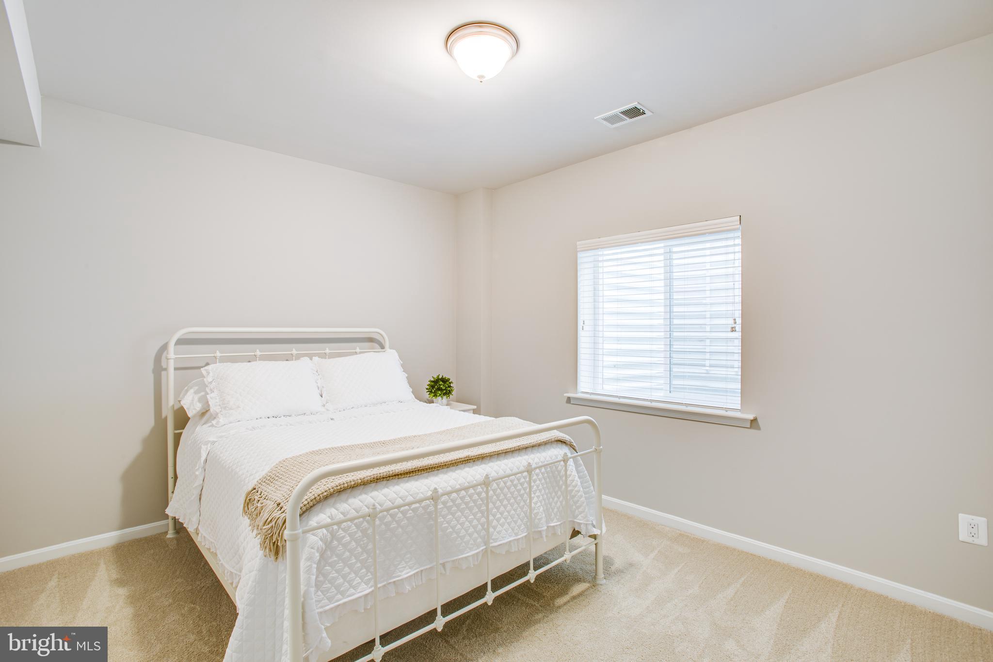 SHELTON WOODS - Residential