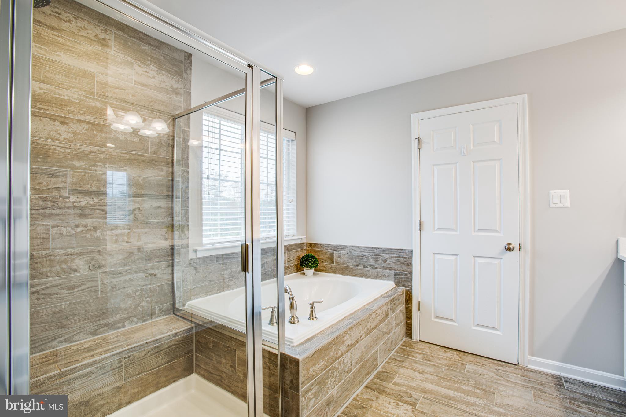 SHELTON WOODS - Residential