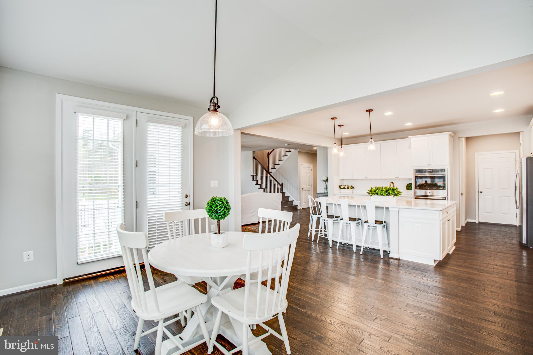 SHELTON WOODS - Residential