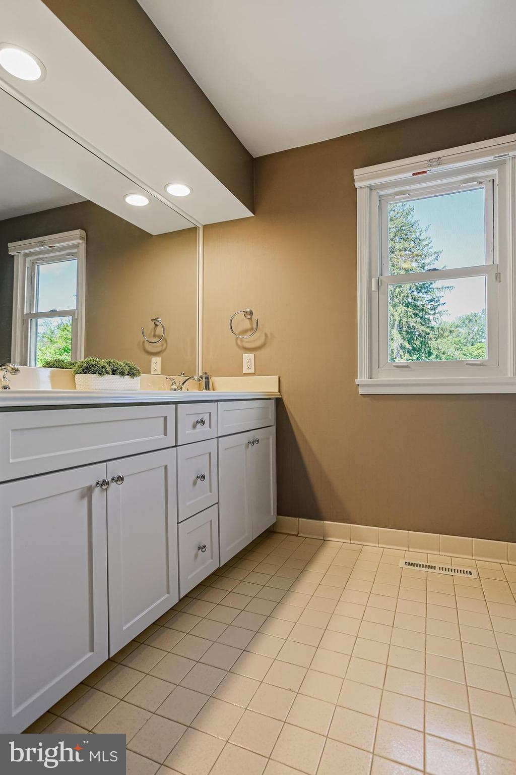 RUXTON - Residential