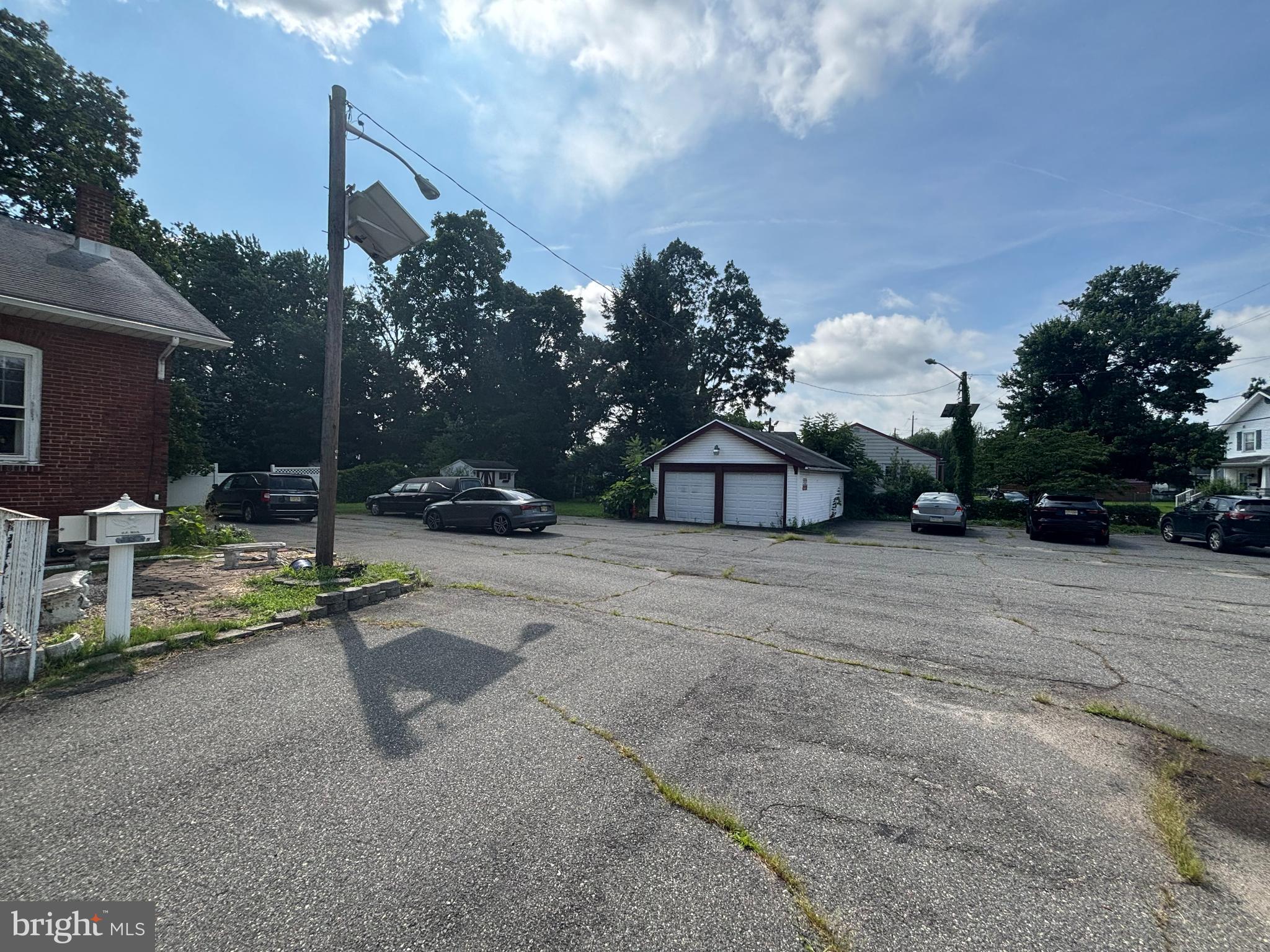 869 BEVERLY ROAD