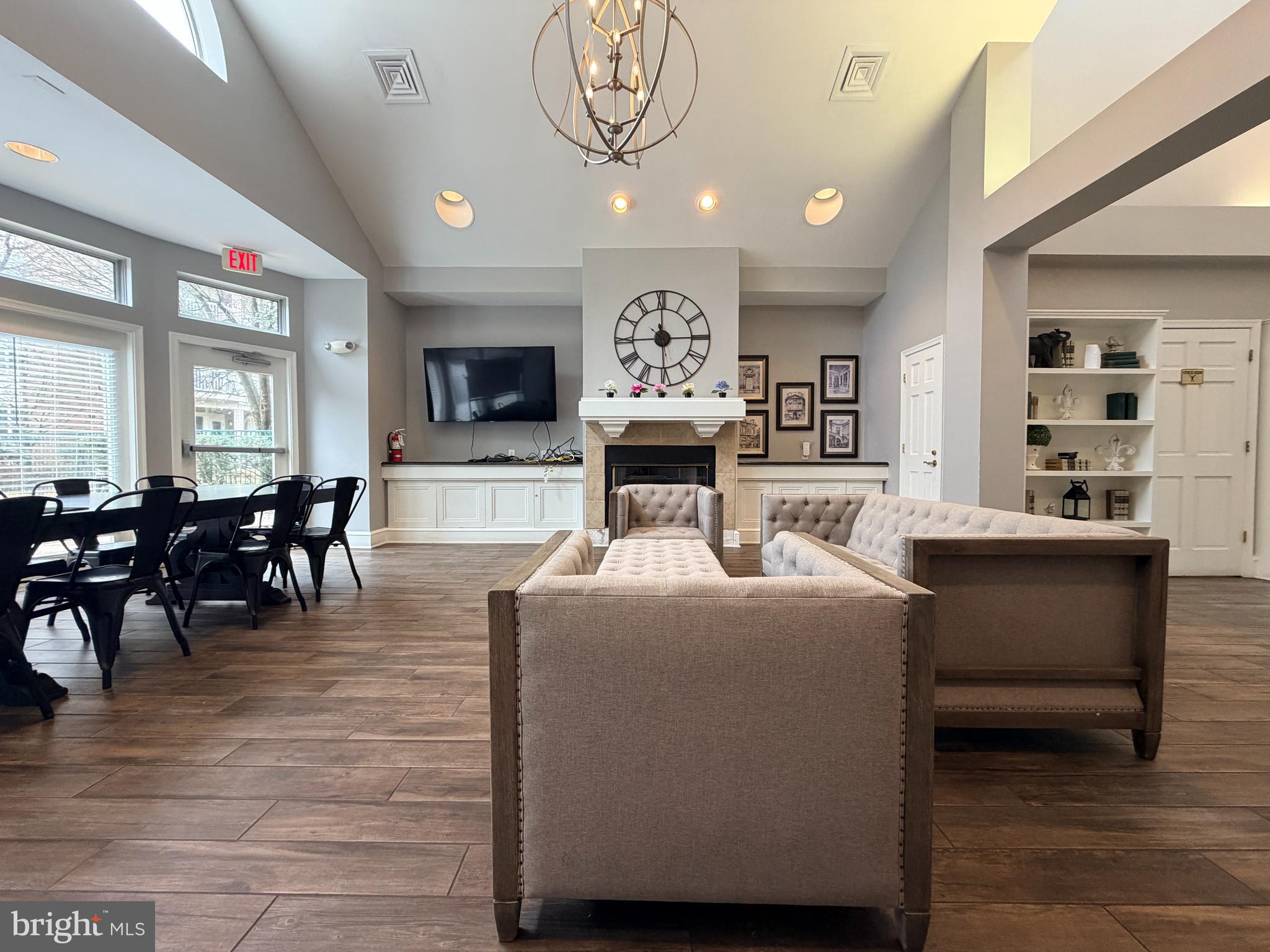 WORLDGATE CONDO - Residential