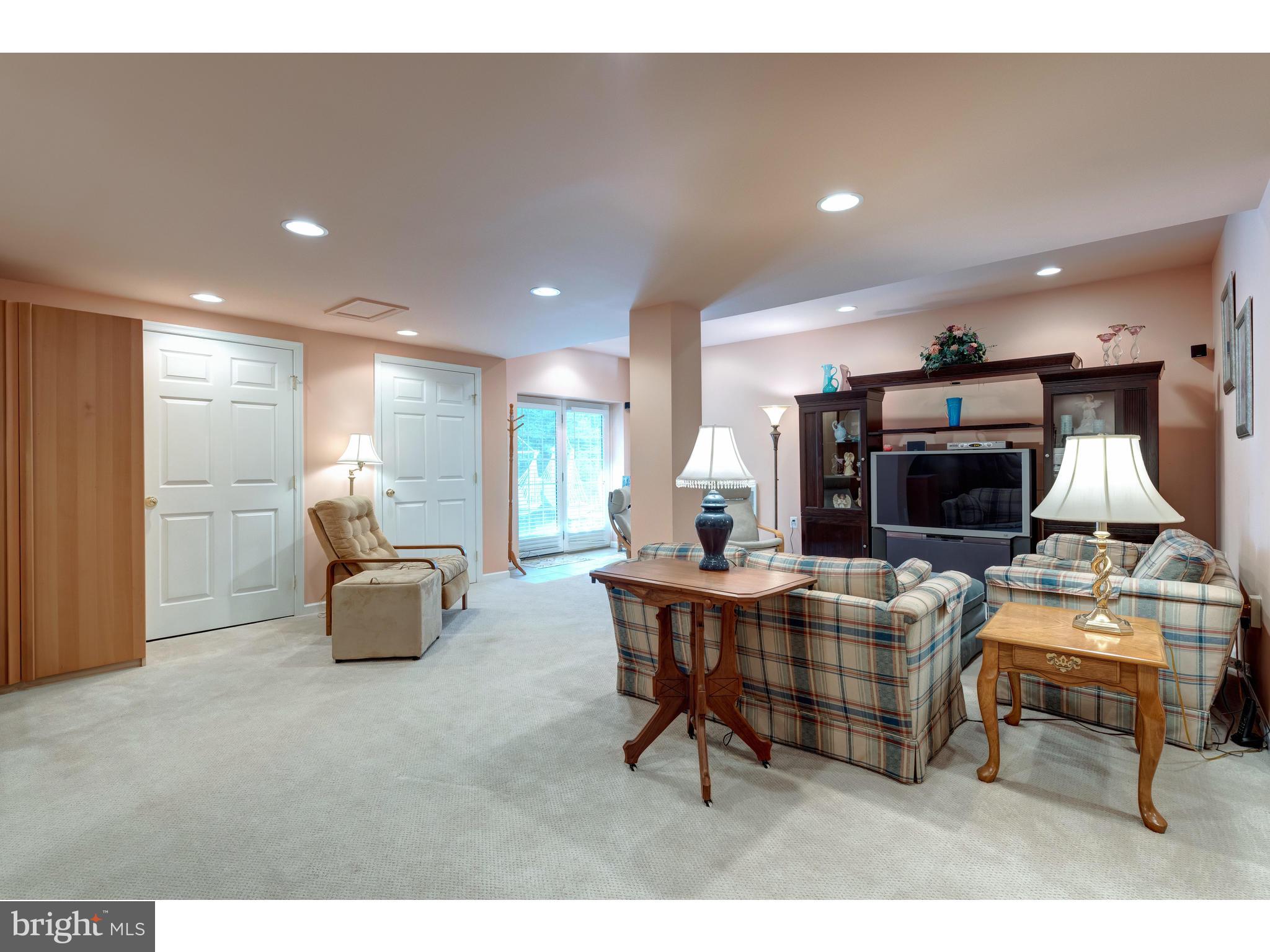RIVERCREST - Residential