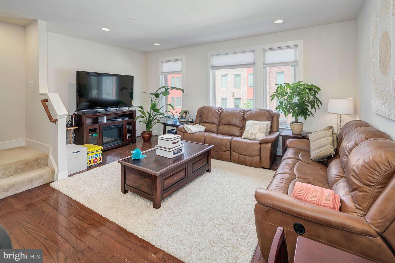 MOSAIC AT MERRIFIELD - Residential