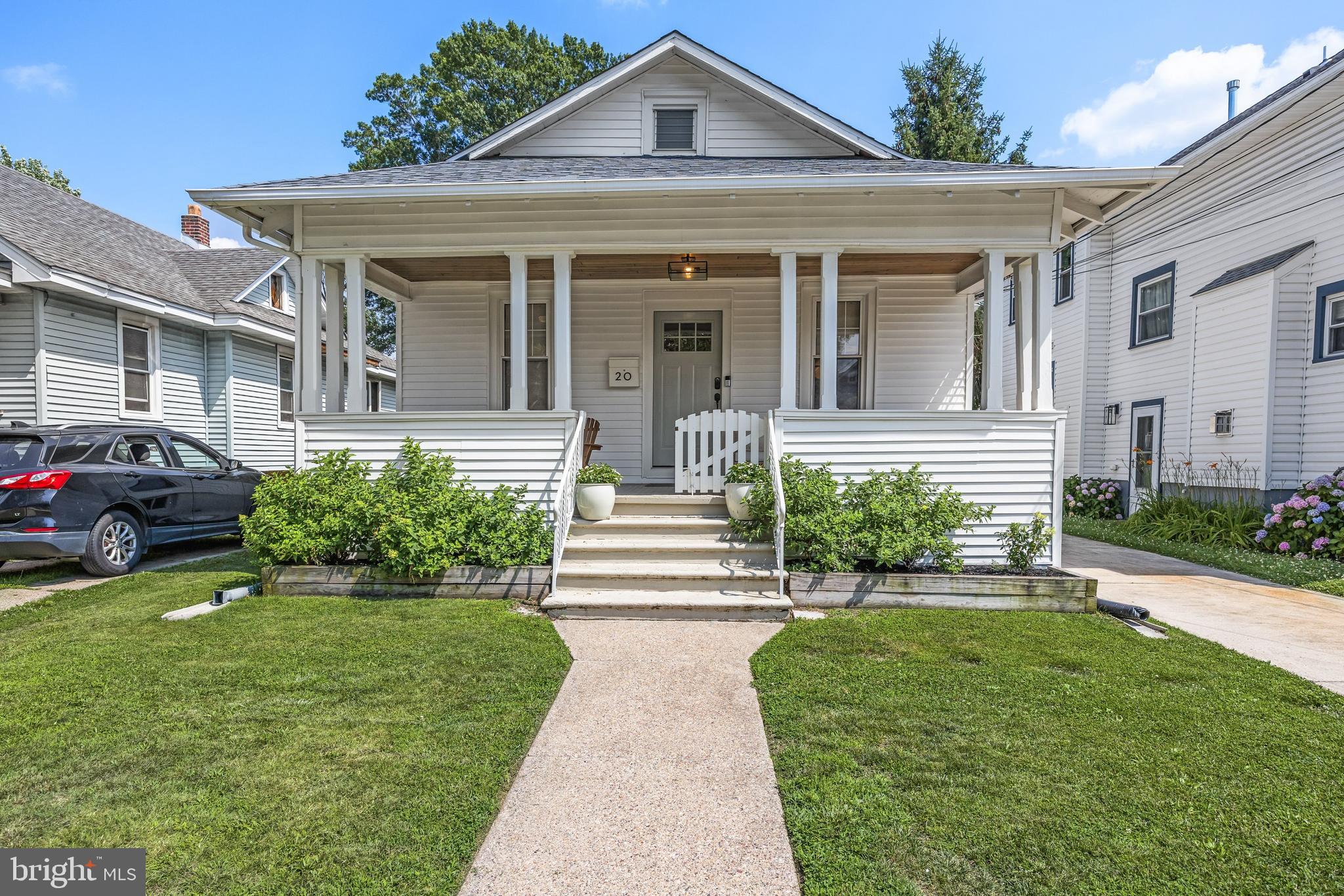 20 E WALNUT
