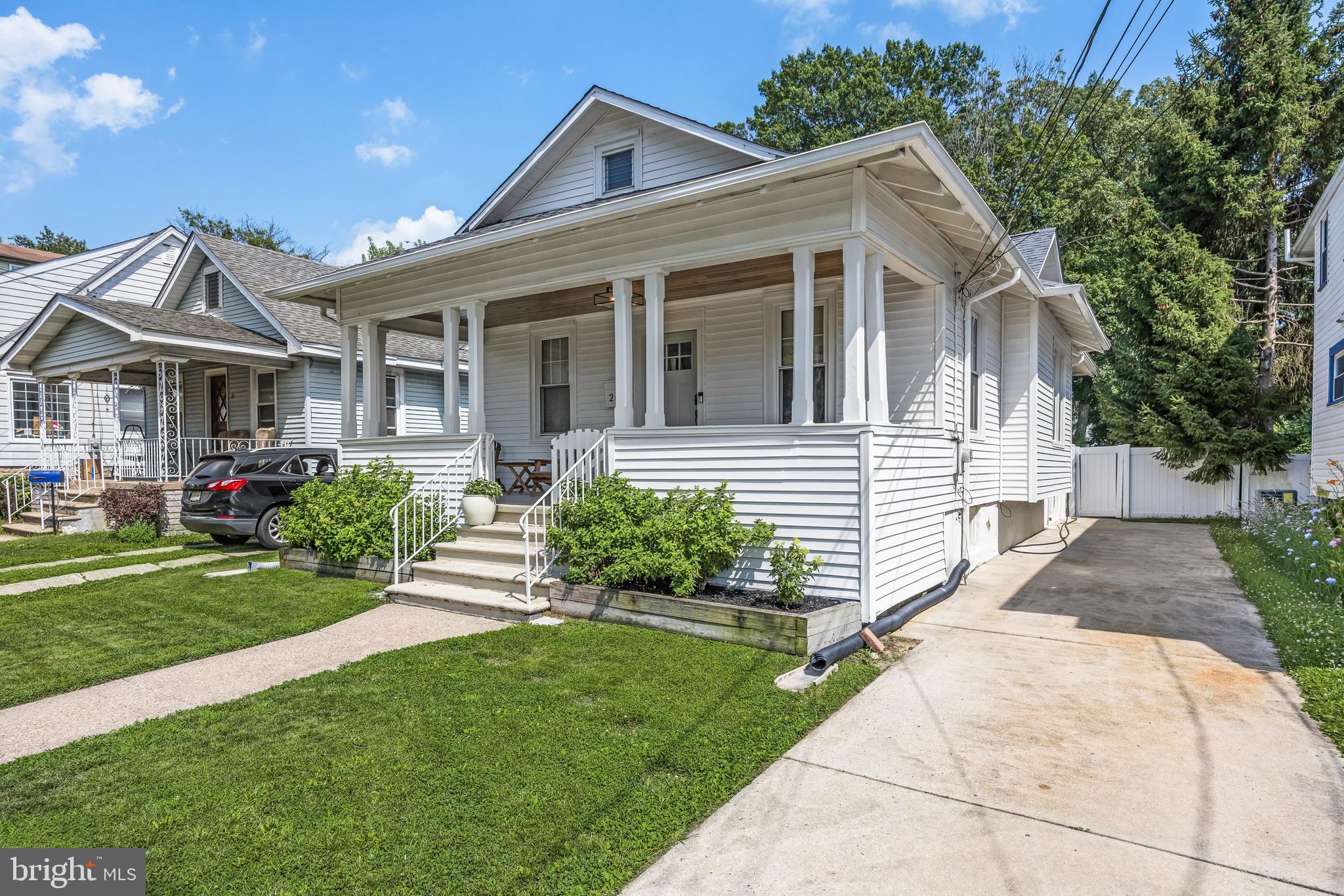 20 E WALNUT