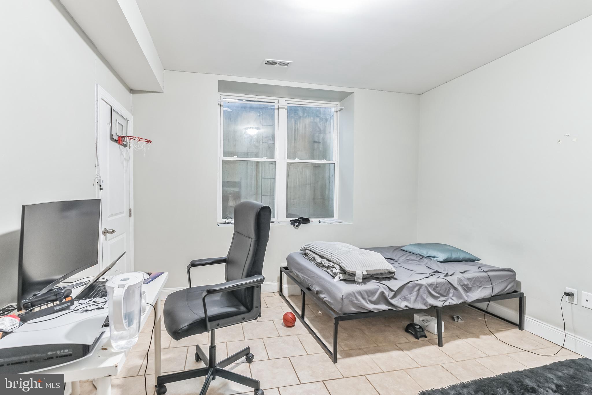 UNIVERSITY CITY - Residential Lease