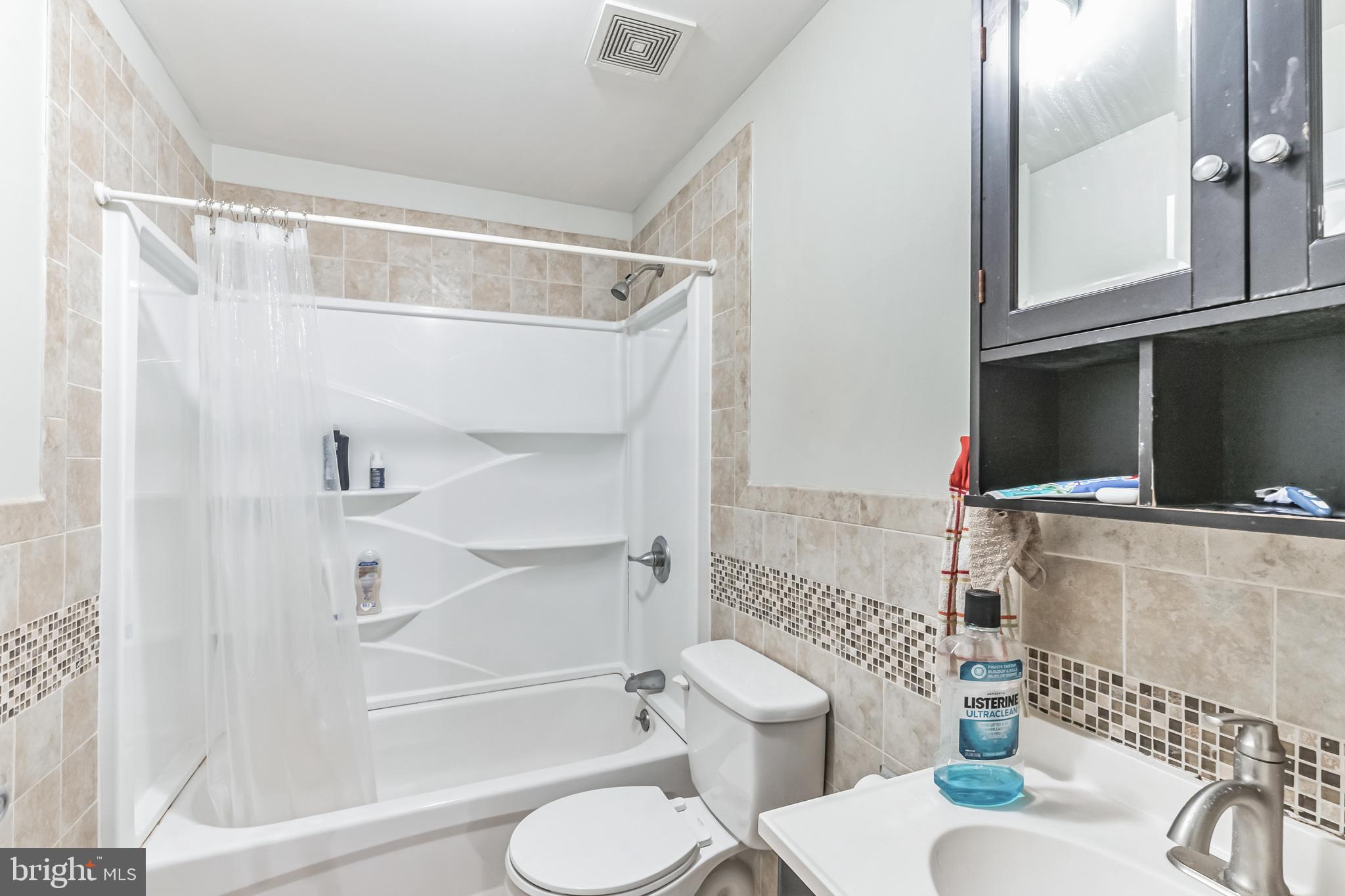 UNIVERSITY CITY - Residential Lease