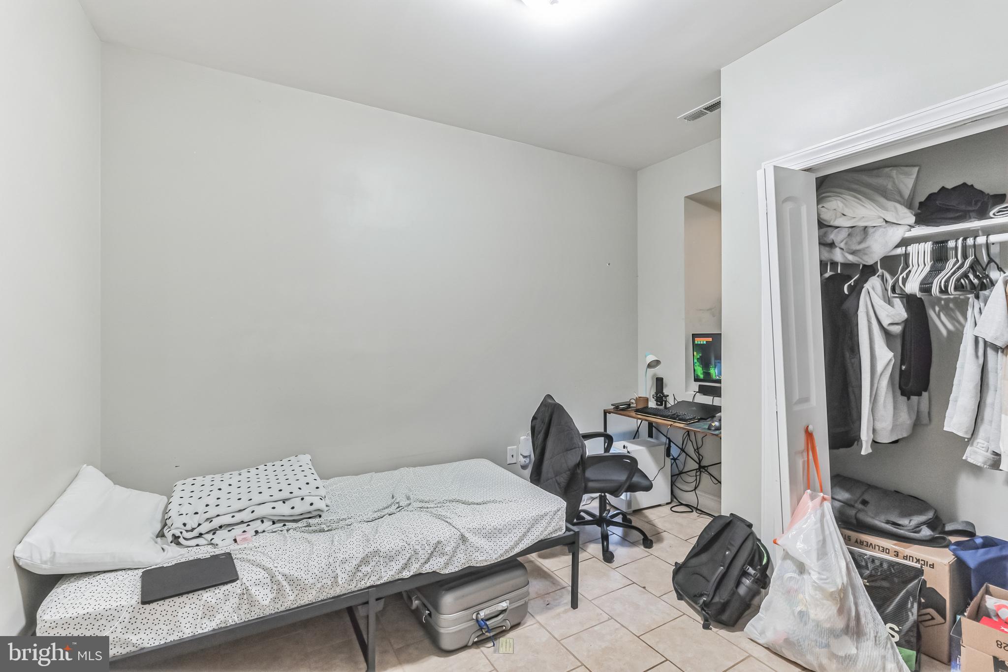 UNIVERSITY CITY - Residential Lease