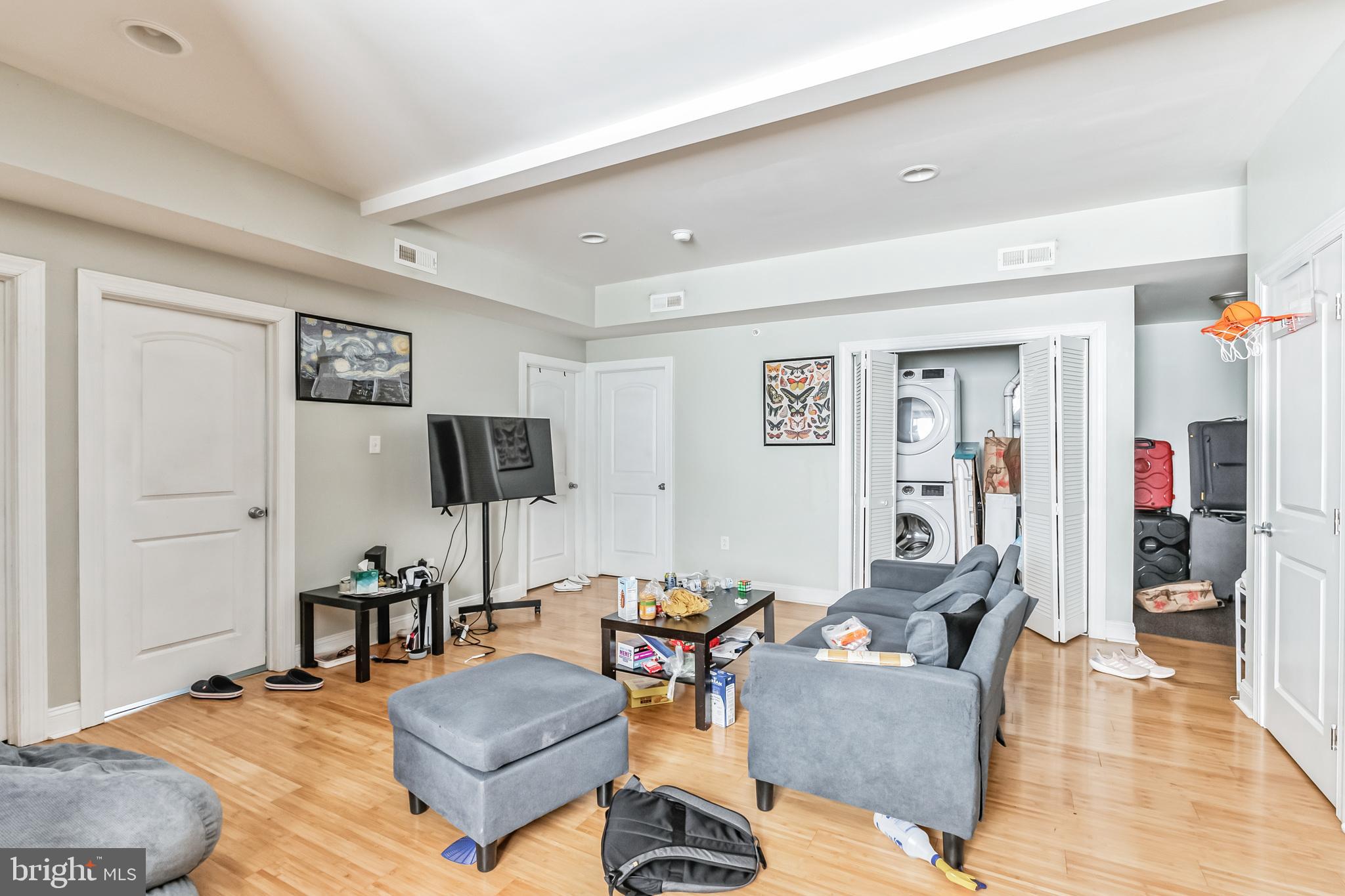 UNIVERSITY CITY - Residential Lease