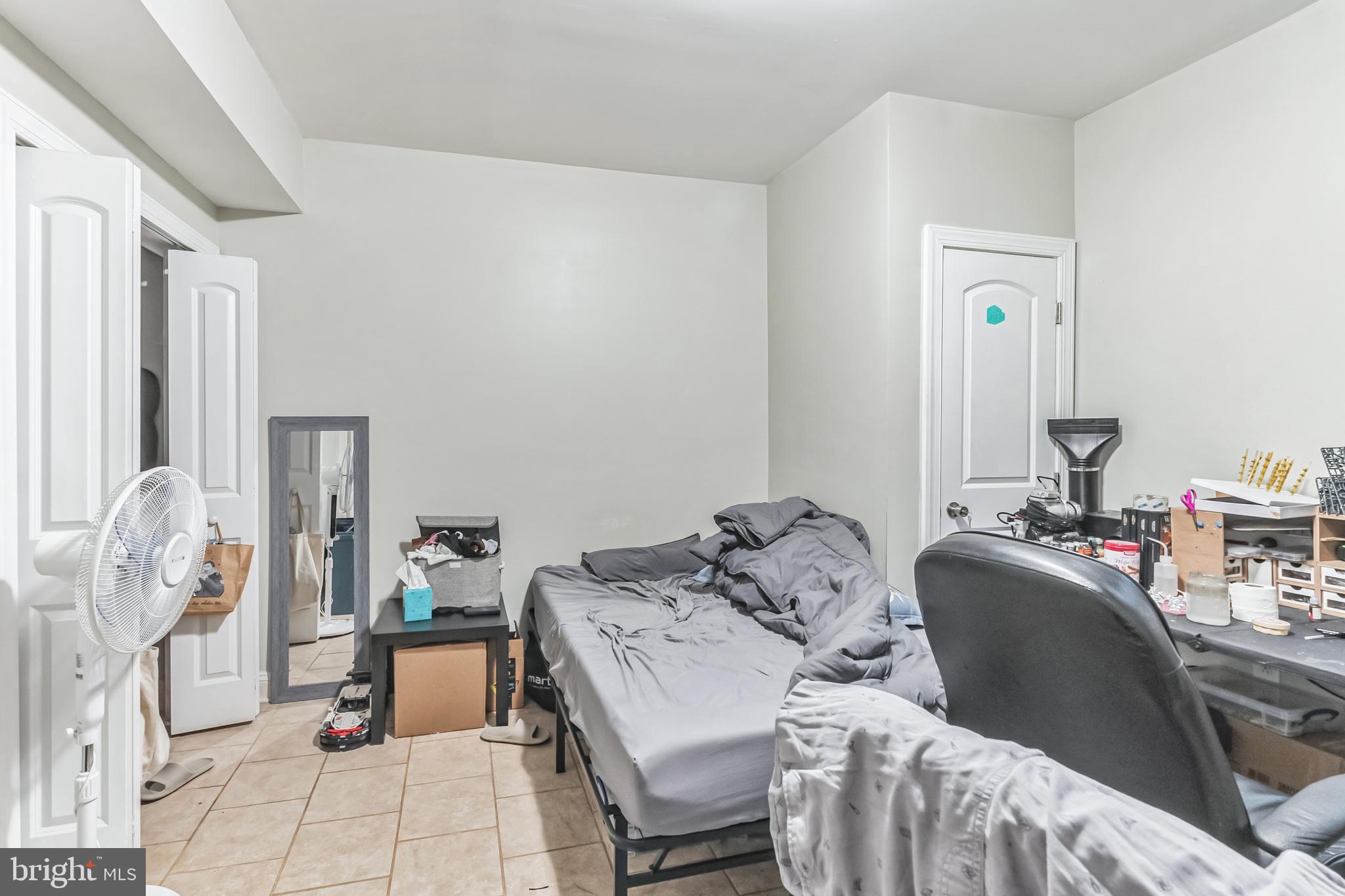 UNIVERSITY CITY - Residential Lease