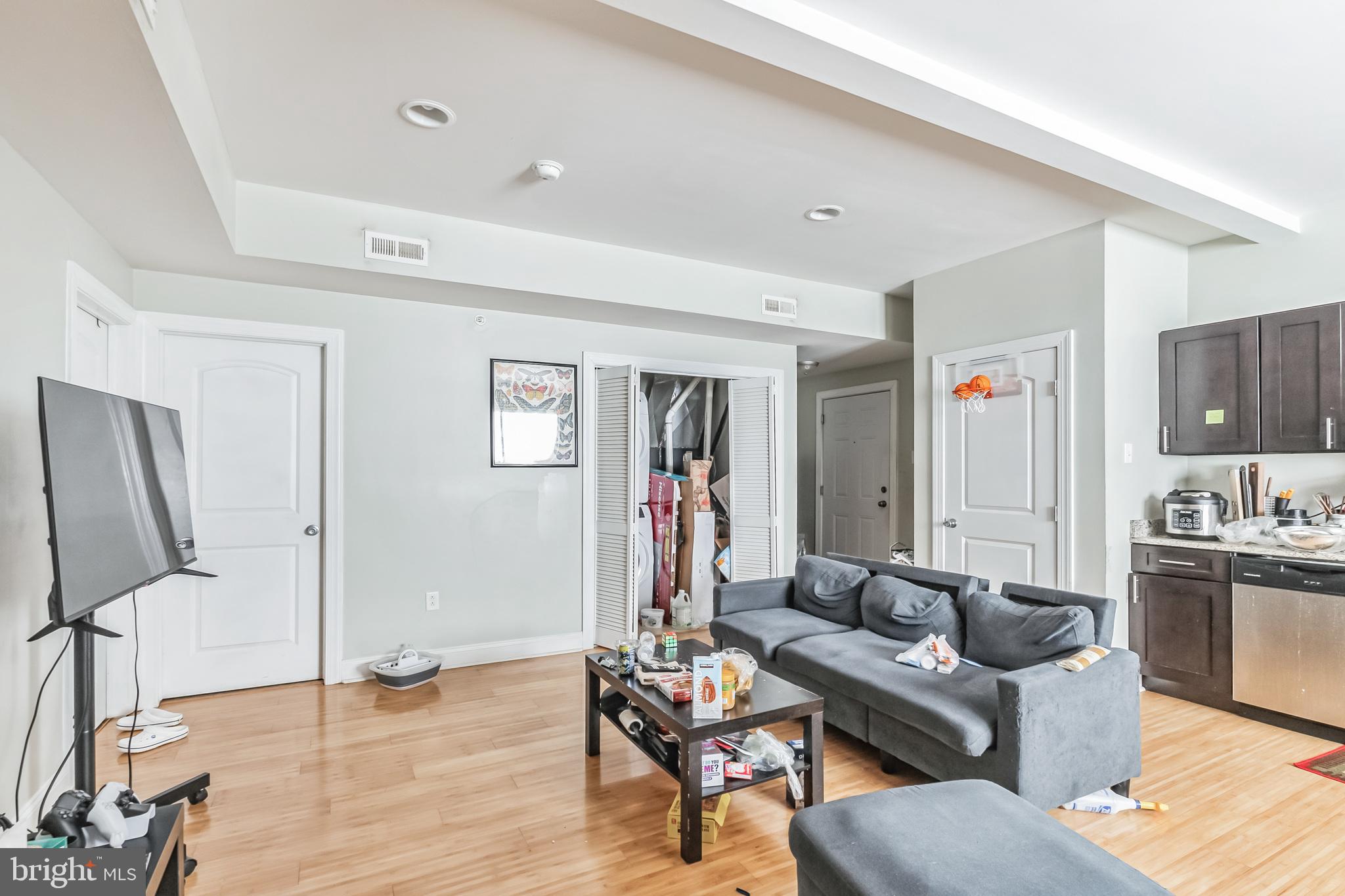 UNIVERSITY CITY - Residential Lease