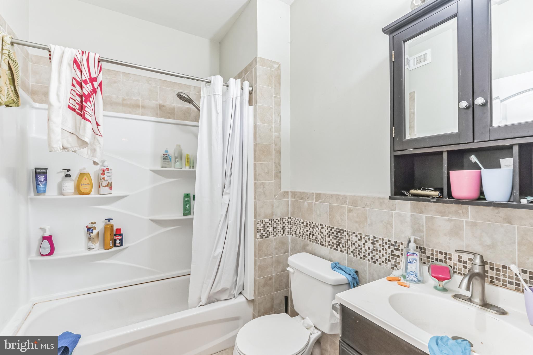 UNIVERSITY CITY - Residential Lease