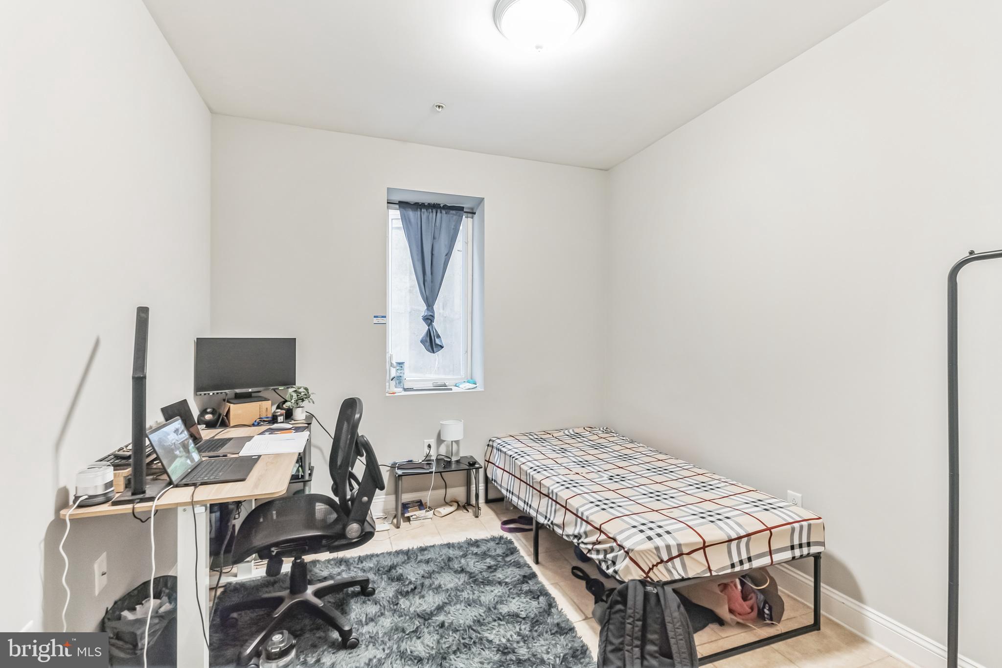 UNIVERSITY CITY - Residential Lease