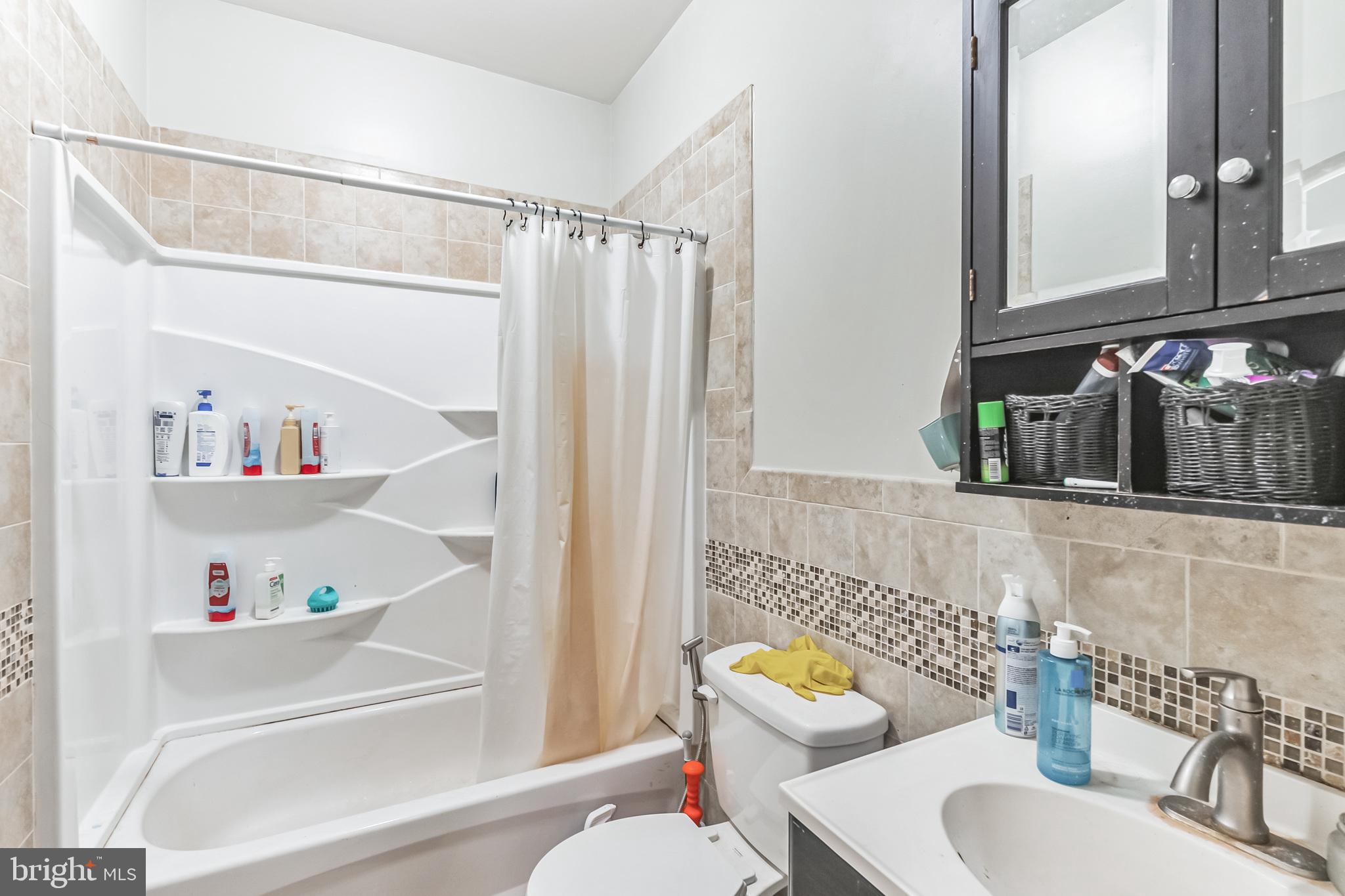 UNIVERSITY CITY - Residential Lease