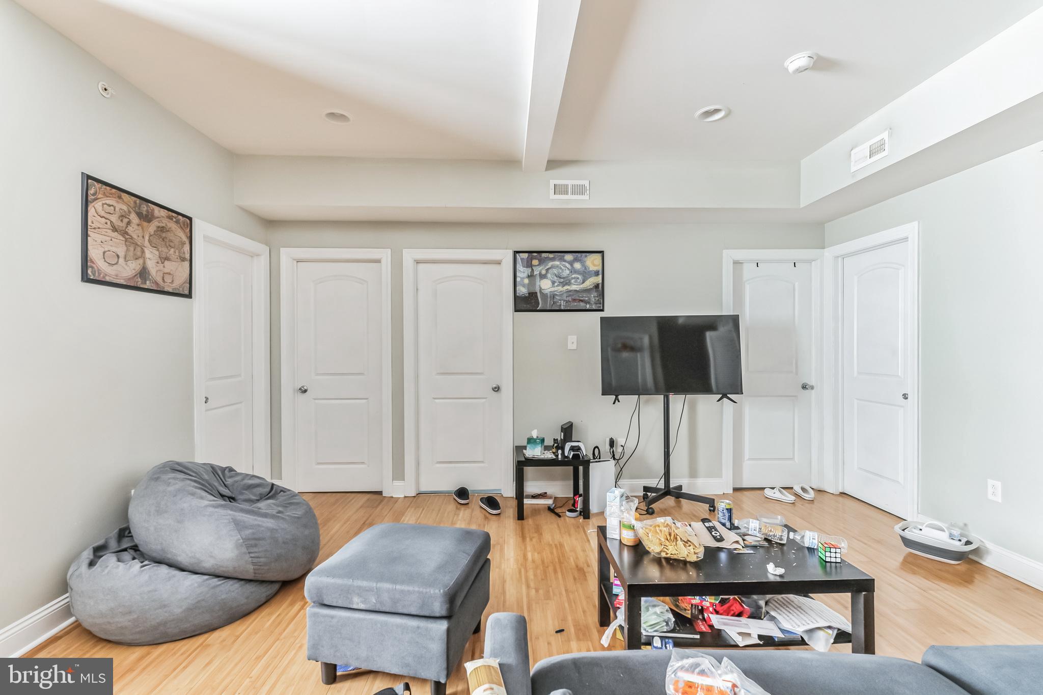 UNIVERSITY CITY - Residential Lease