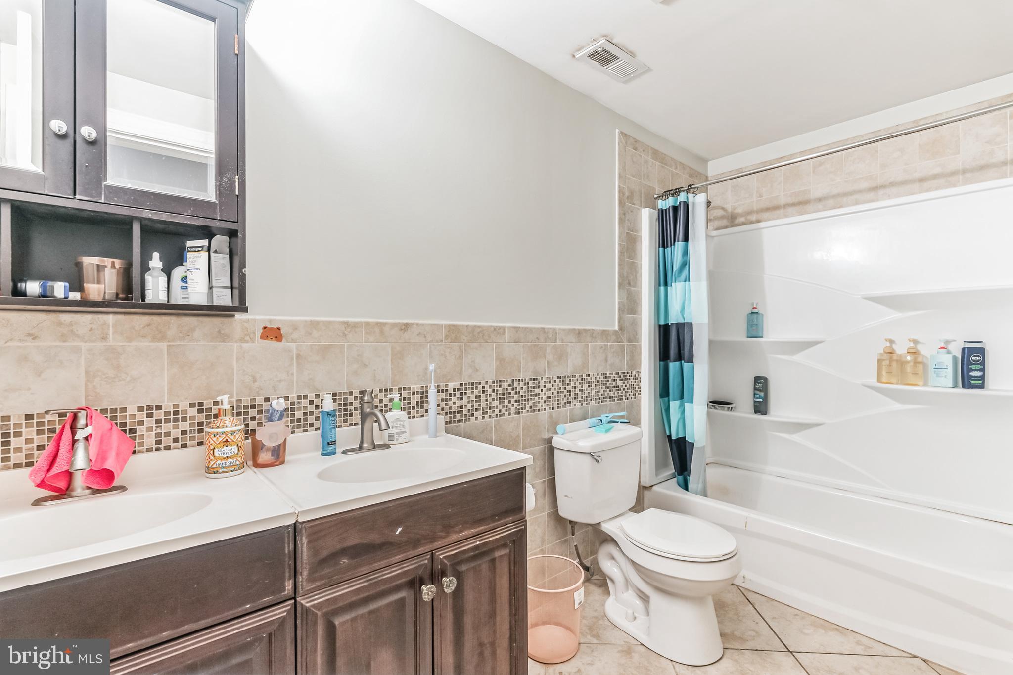 UNIVERSITY CITY - Residential Lease